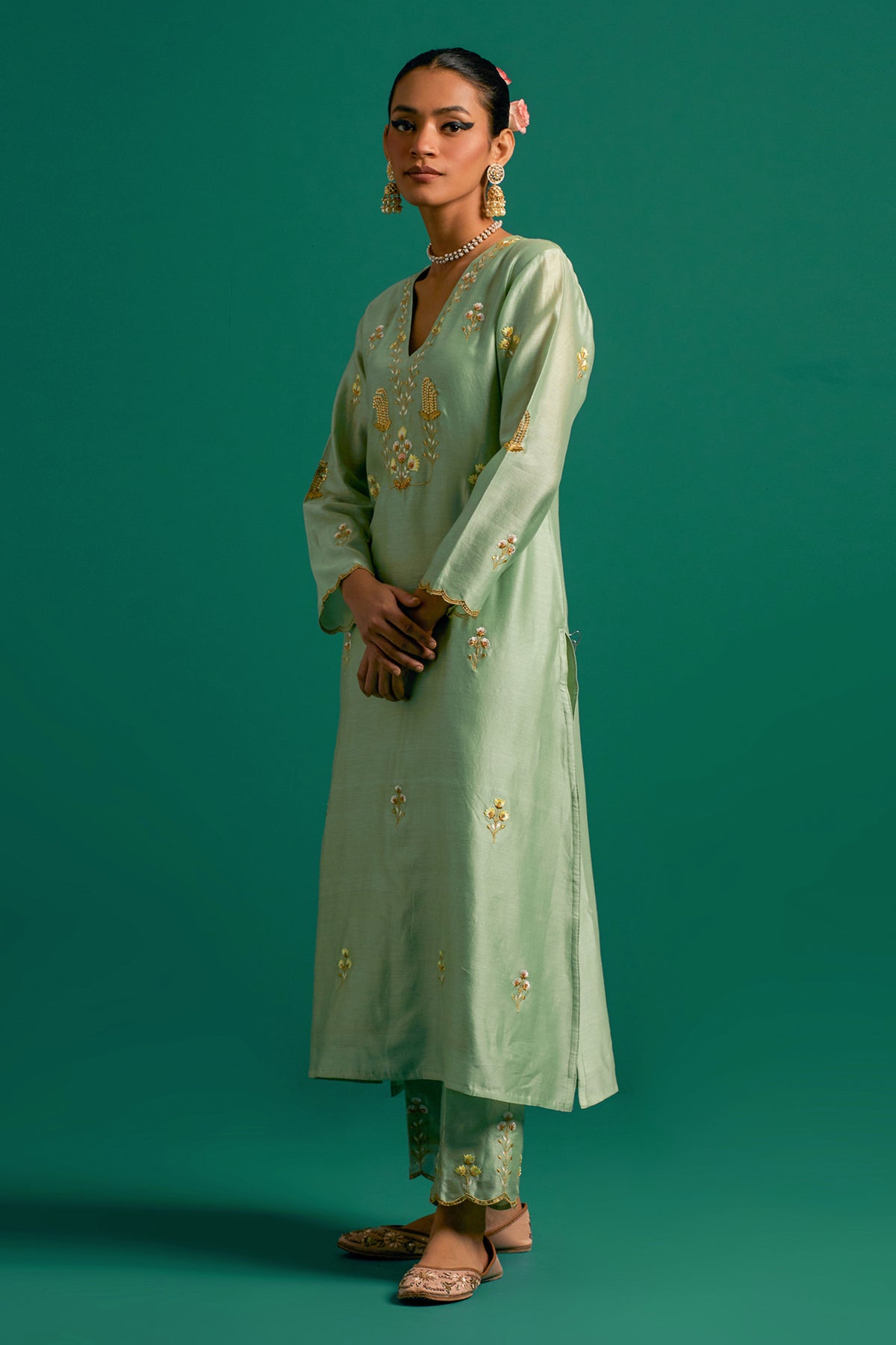 Green V Neck Silk Chanderi Kurta Set With Light Pink Dupatta