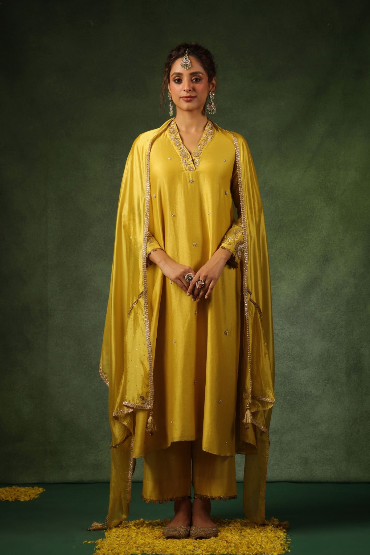 Phool Sunehra Kurta Set