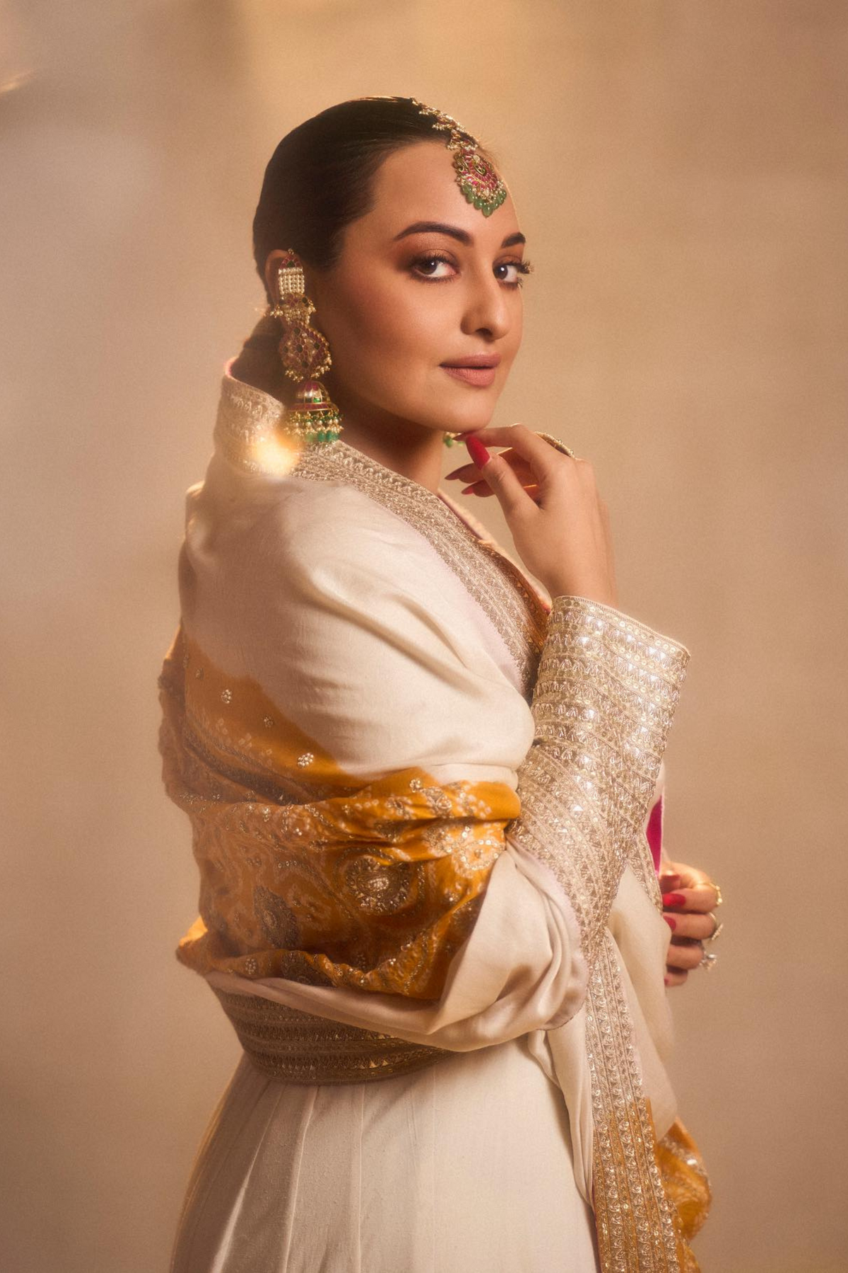 Sonakshi Sinha in Faabiiana