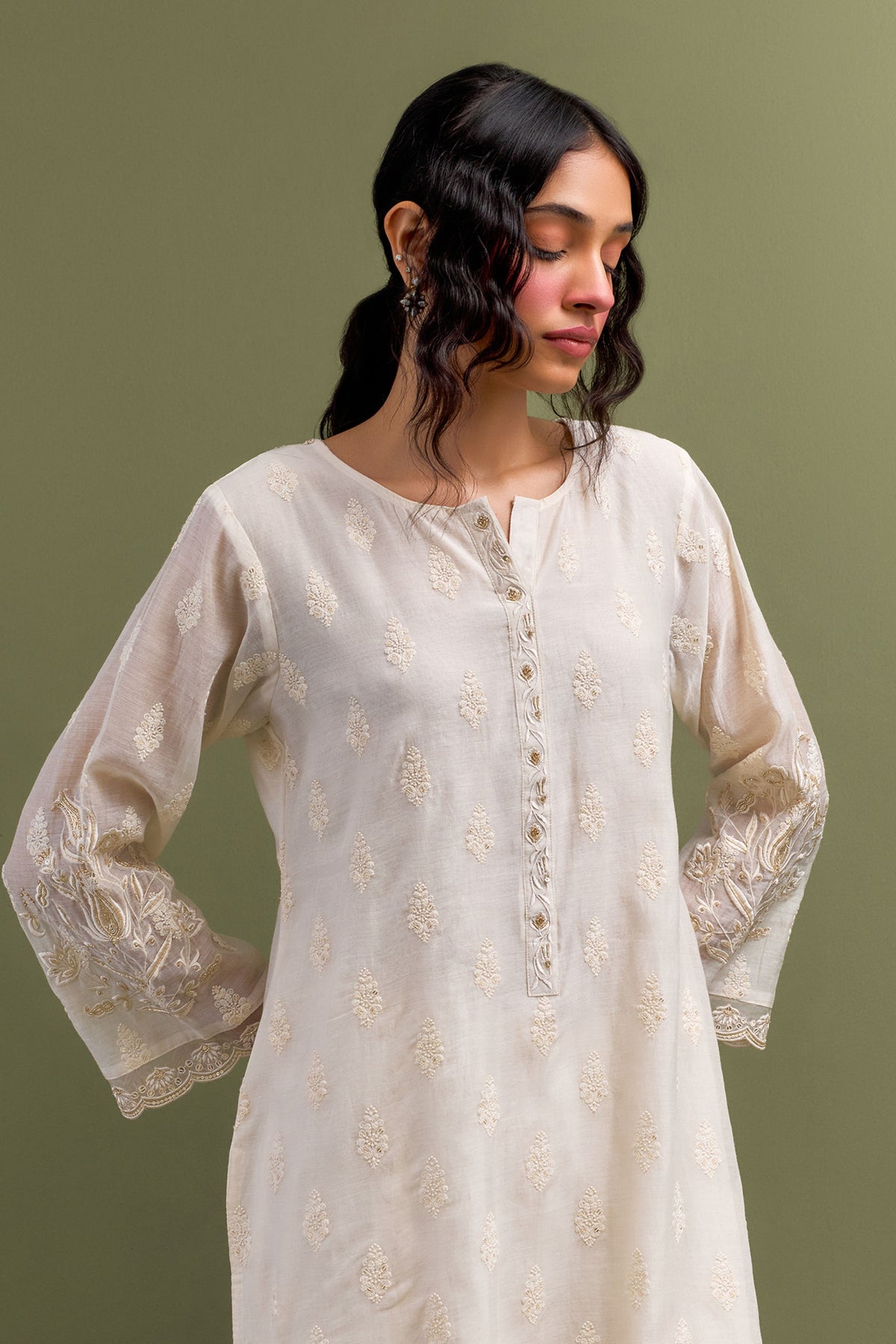 Ivory Embroidered Kurta Set With Dupatta