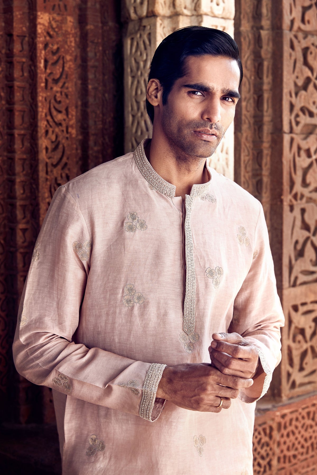 The Sona Patti Gulabi Linen Kurta