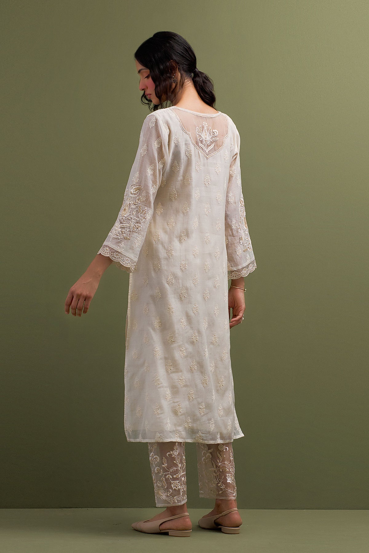 Ivory Embroidered Kurta Set With Dupatta