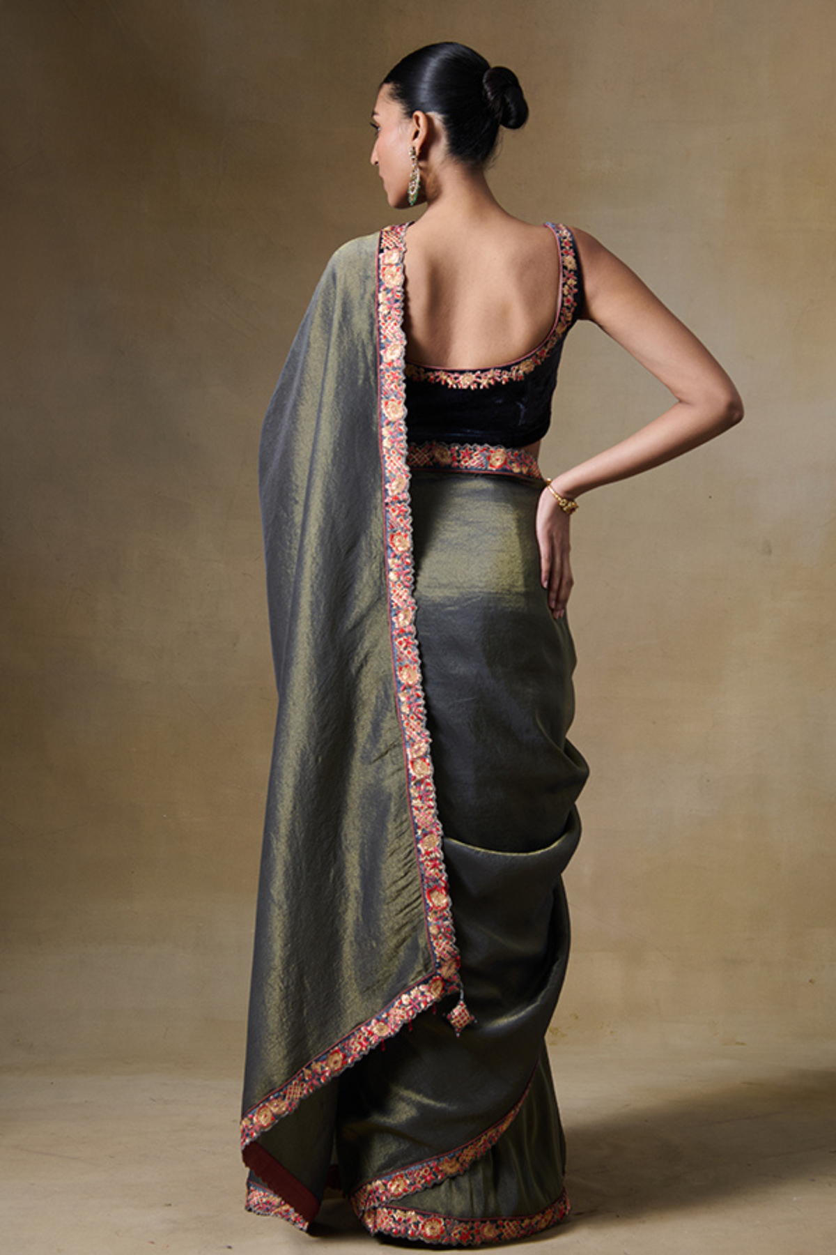 Alam Saree in Grey