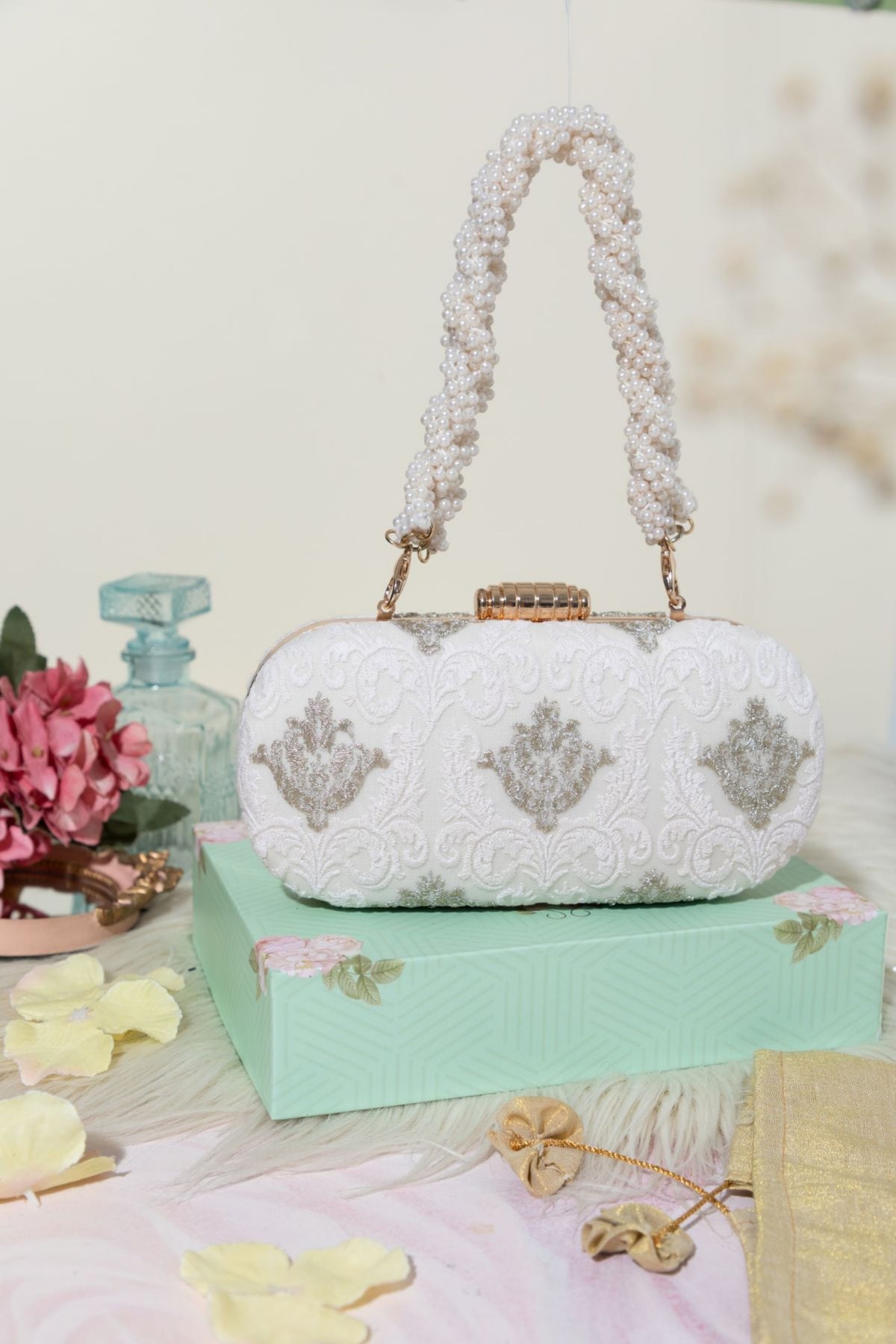 Eva Capsule White Clutch