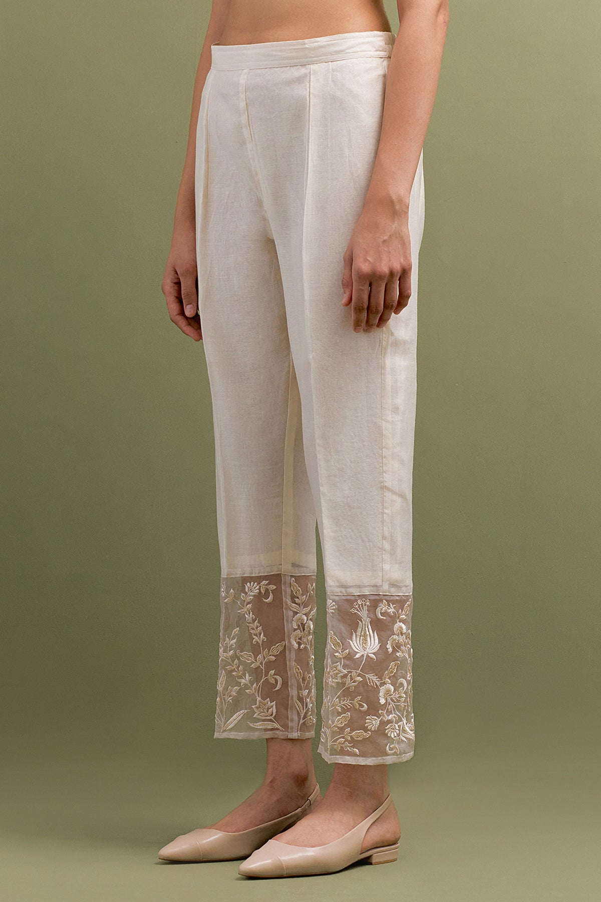 Ivory Embroidered Kurta Set With Dupatta