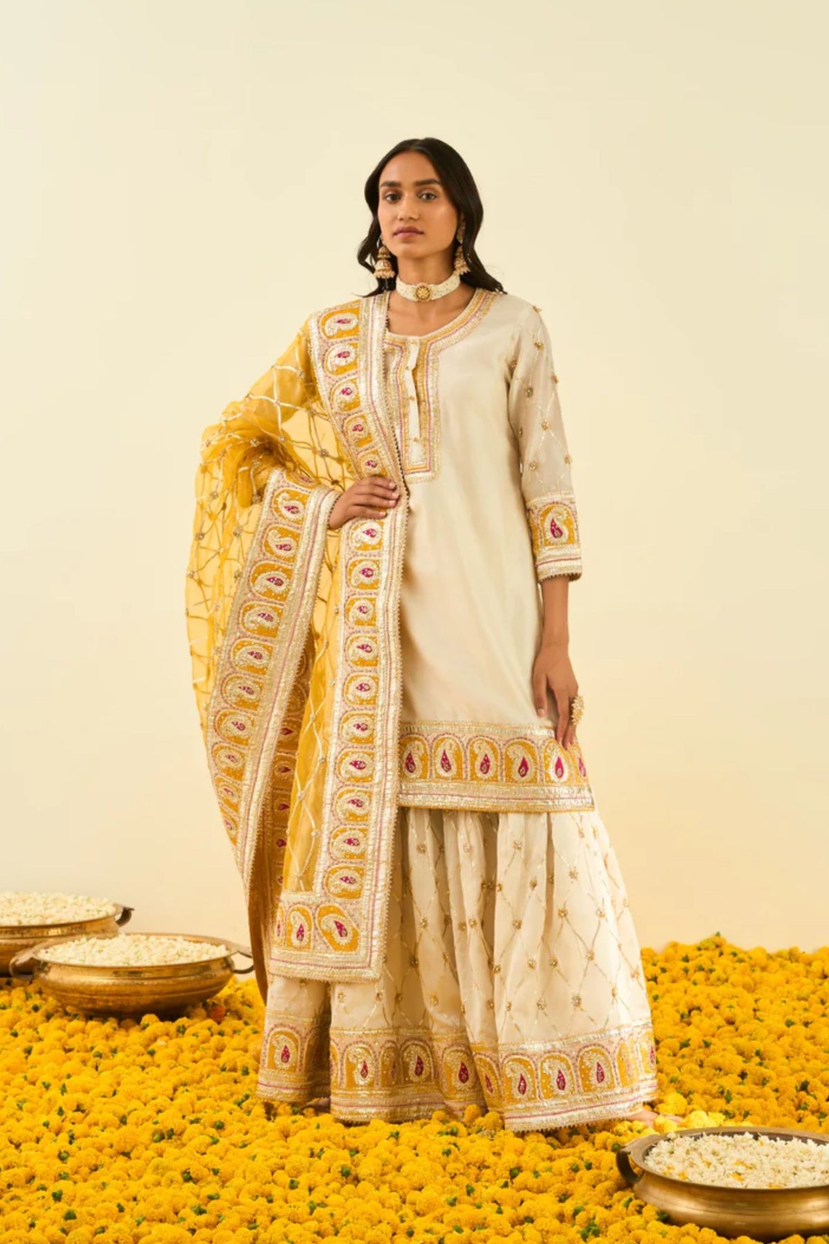 Shabina daisy ivory kurta set