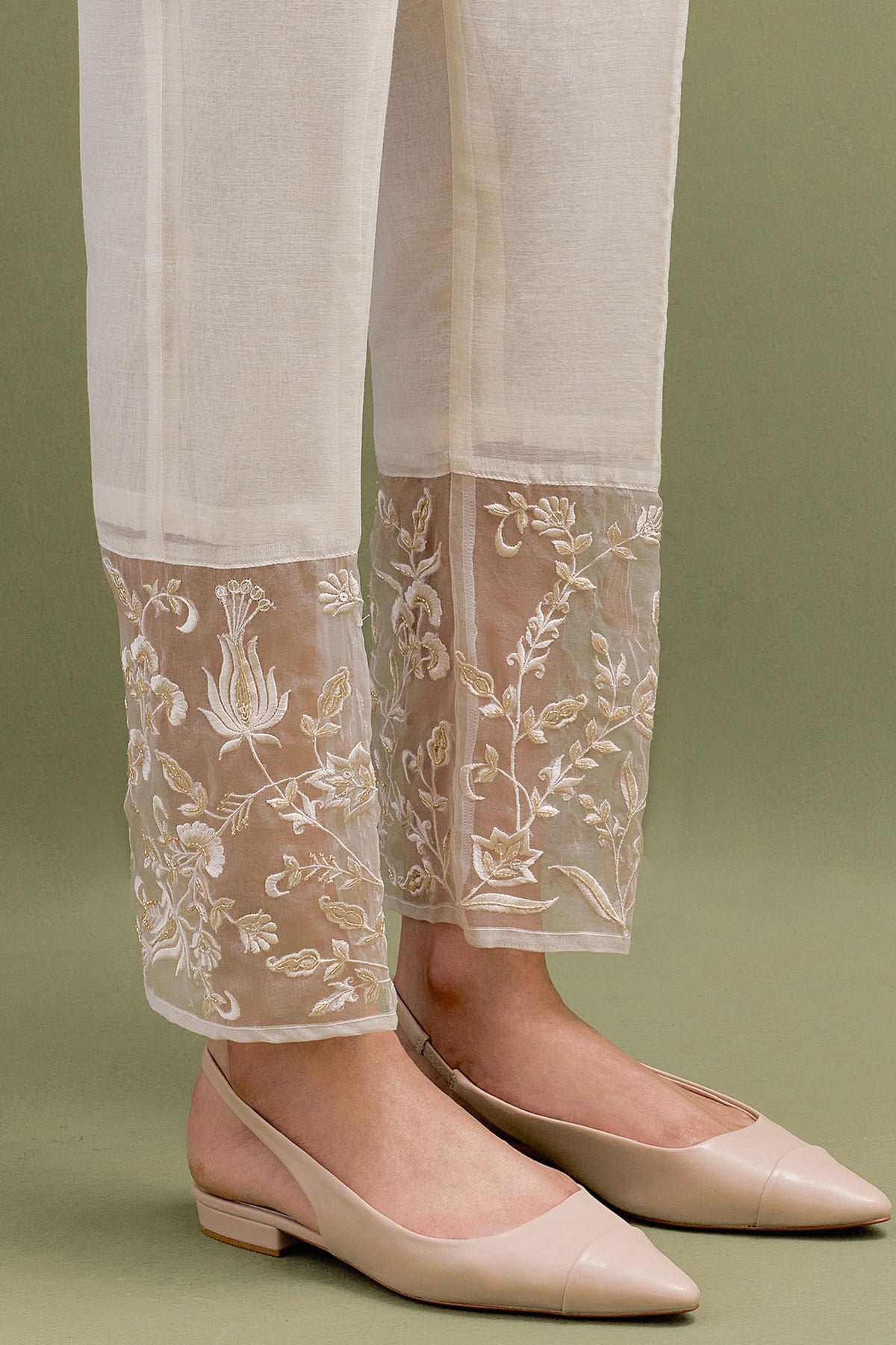 Ivory Embroidered Kurta Set With Dupatta