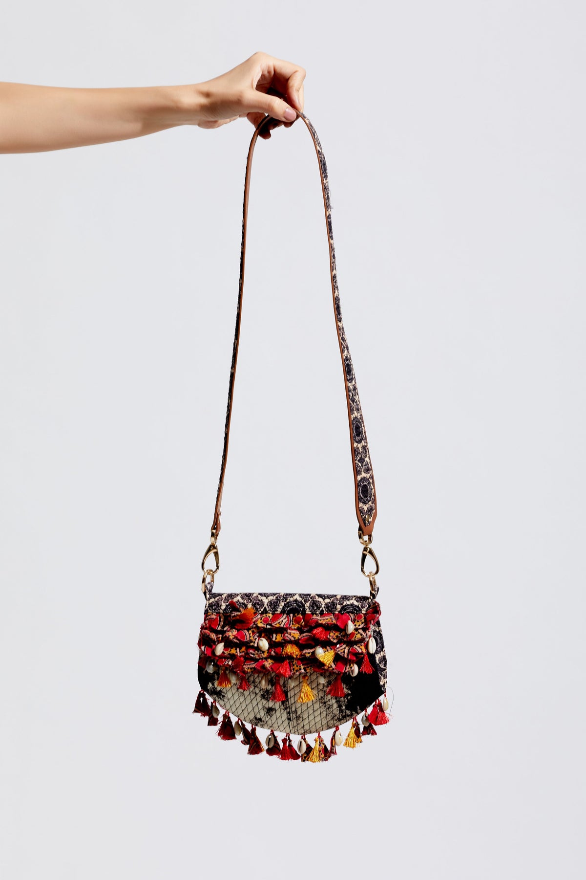 Bagh sling bag