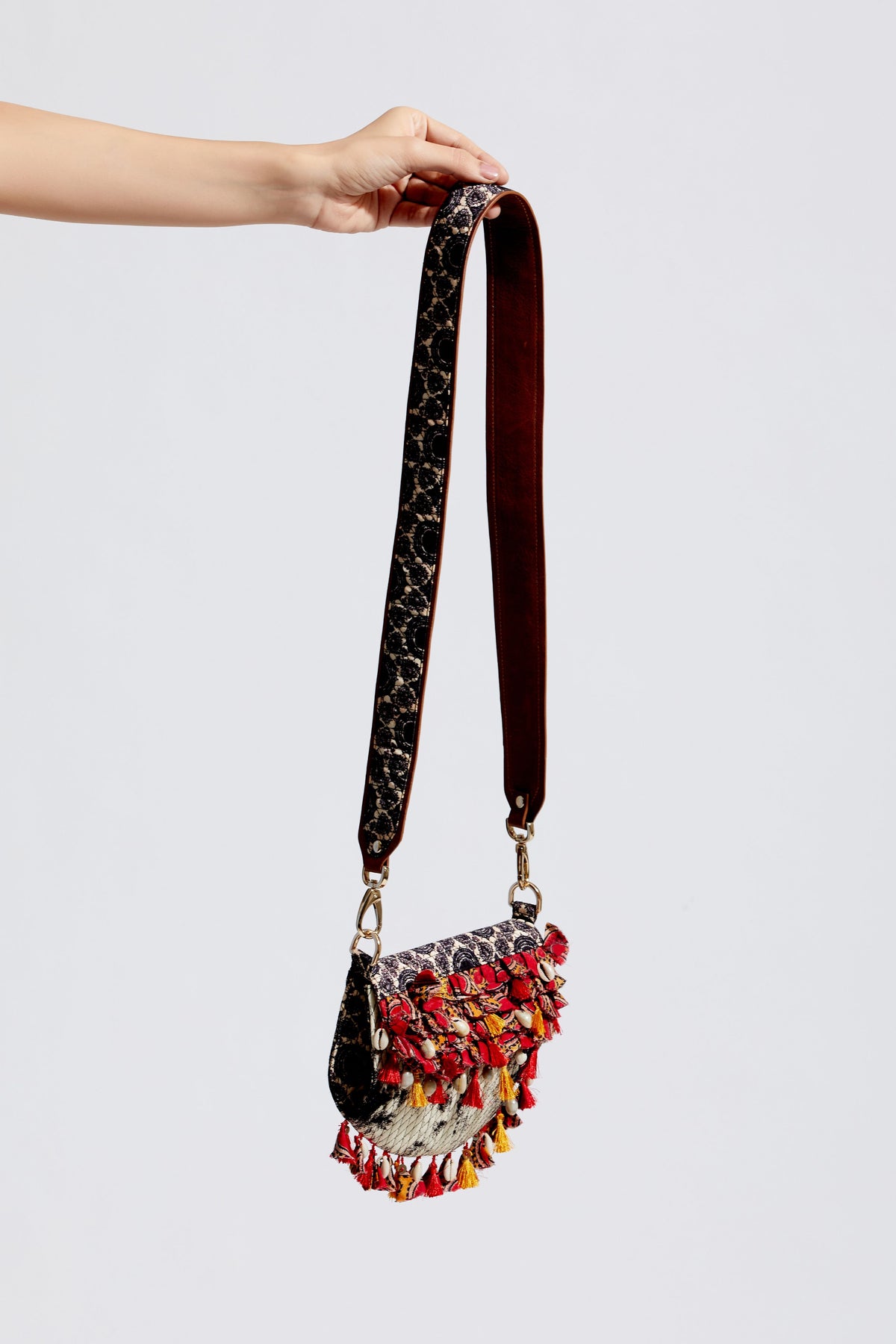 Bagh sling bag