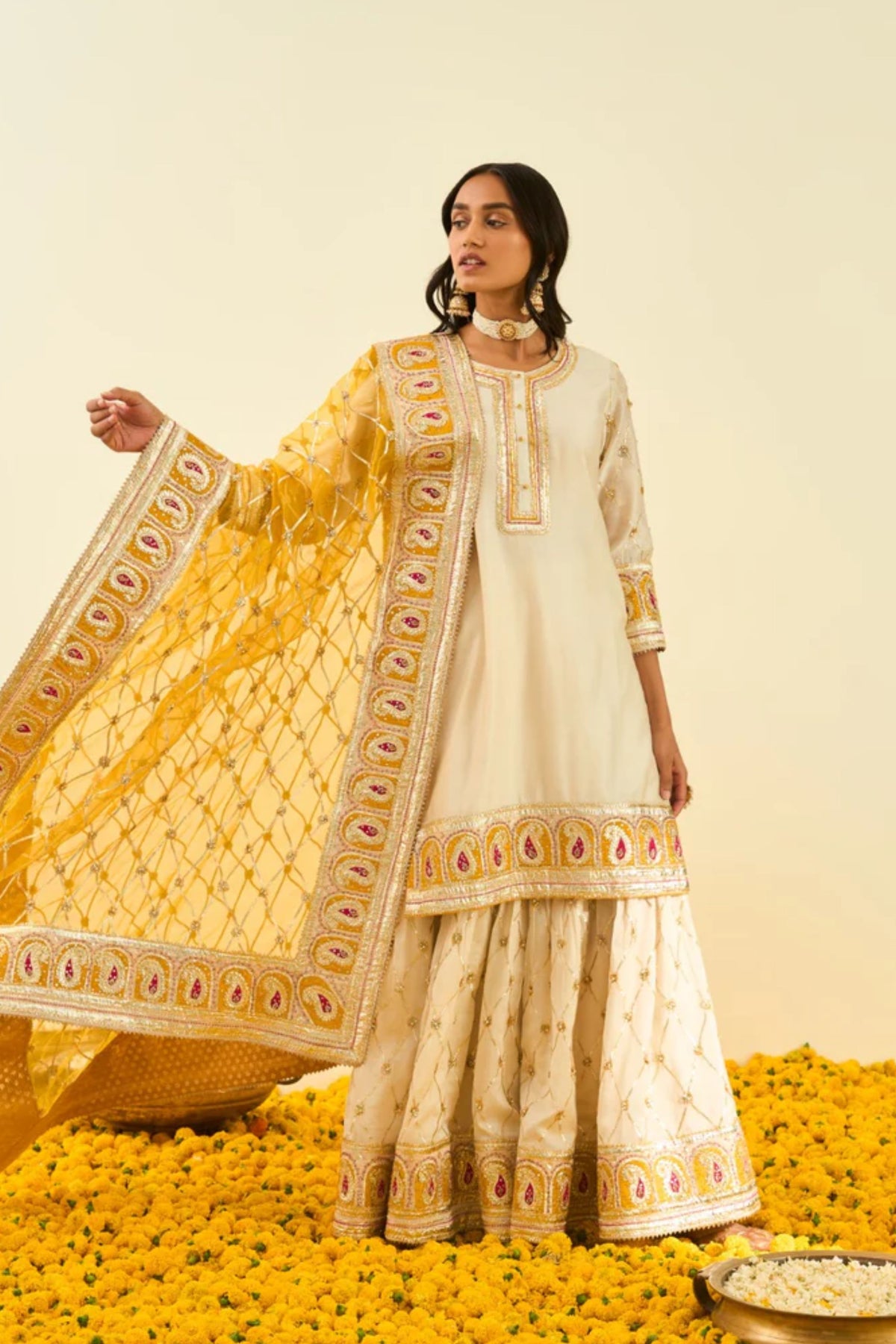 Shabina daisy ivory kurta set