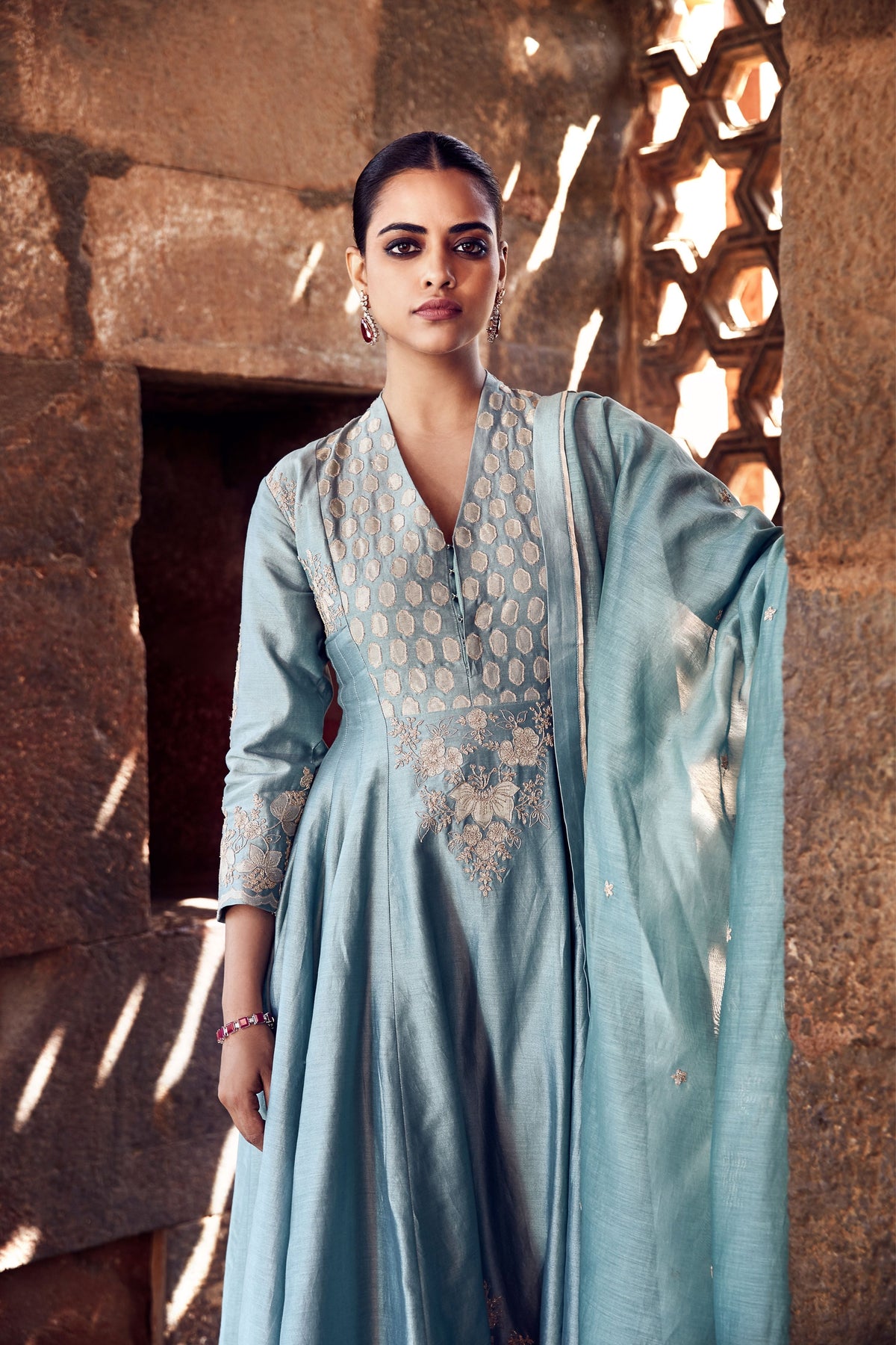 The Sona Patti Naqashi Kurta Set