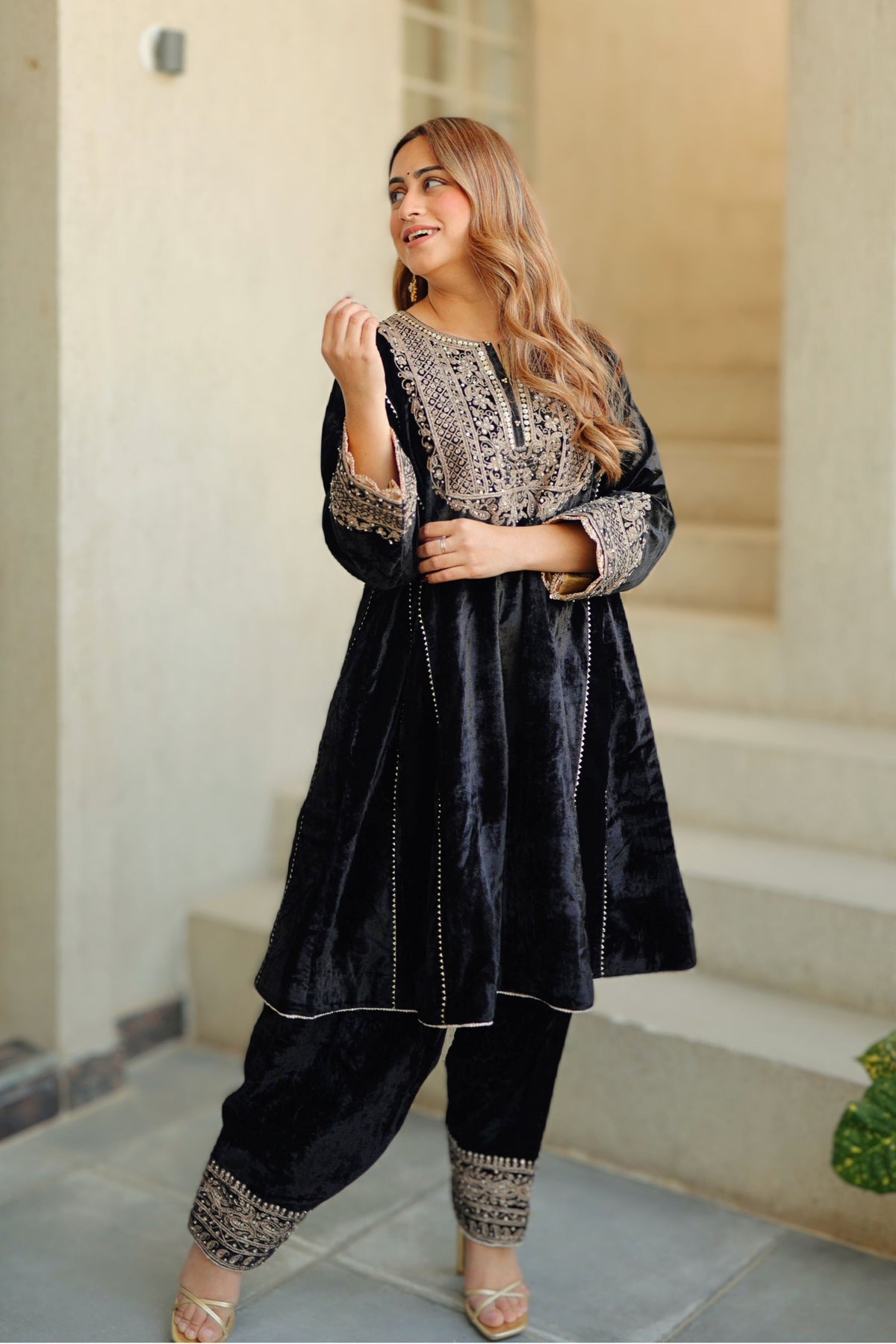 Nisreen Short Black Kurta Set