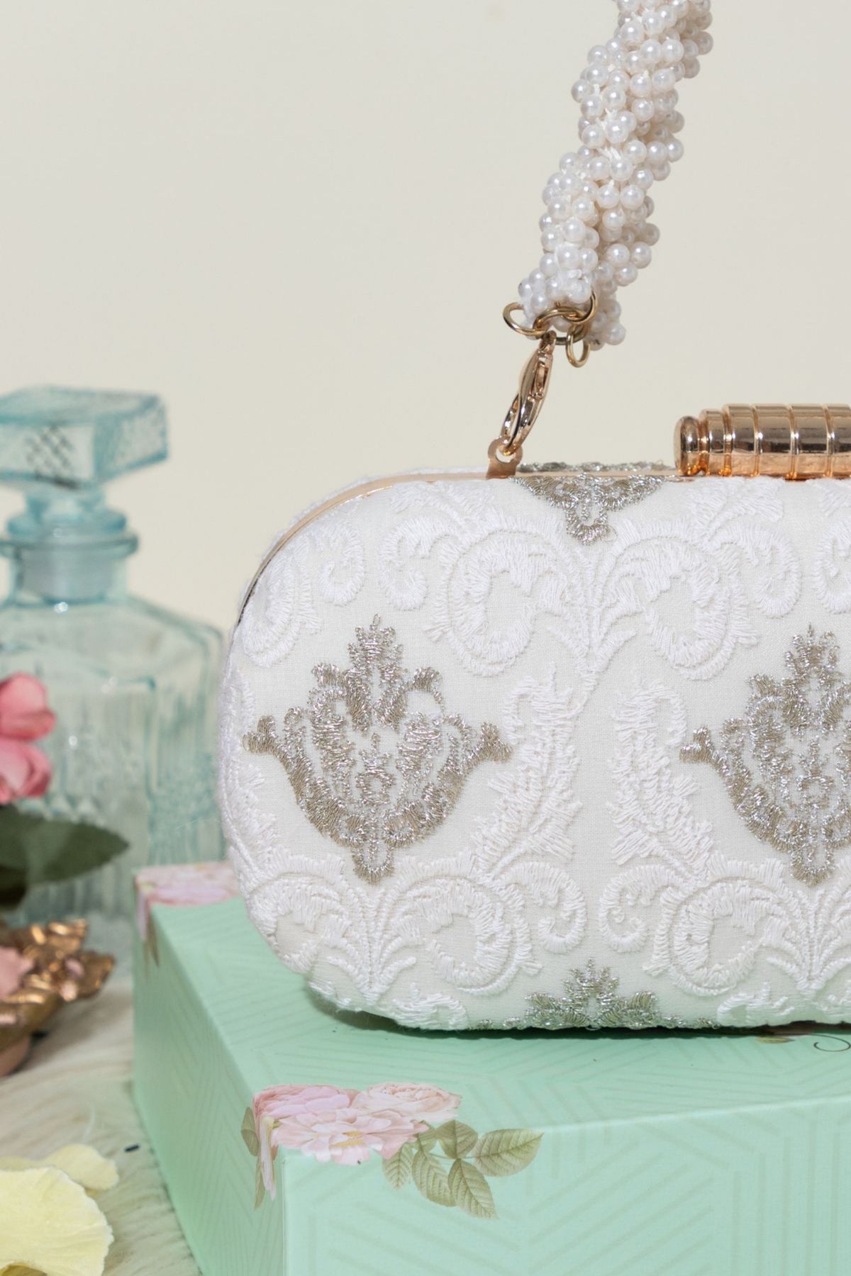 Eva Capsule White Clutch