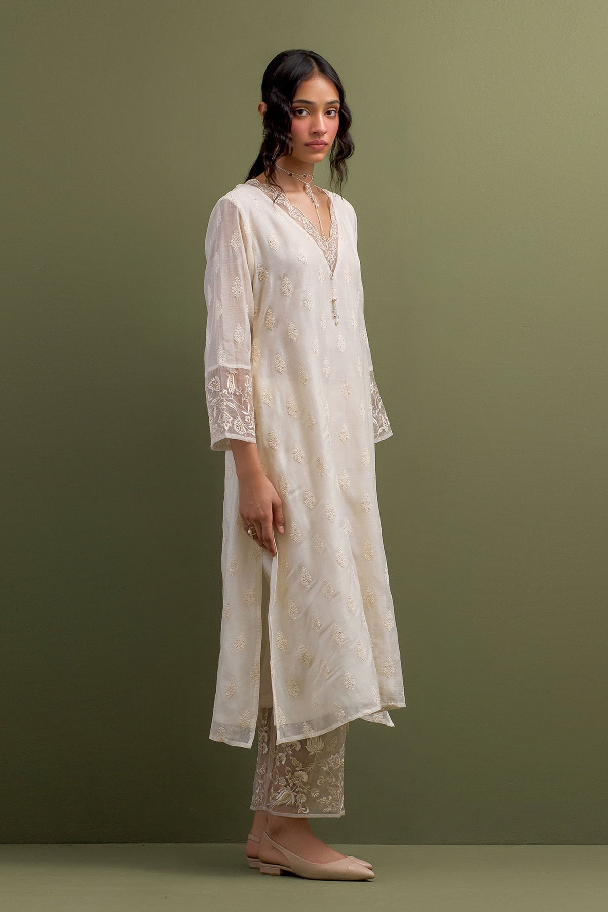 Ivory V Scalloped Neck Kurta Set