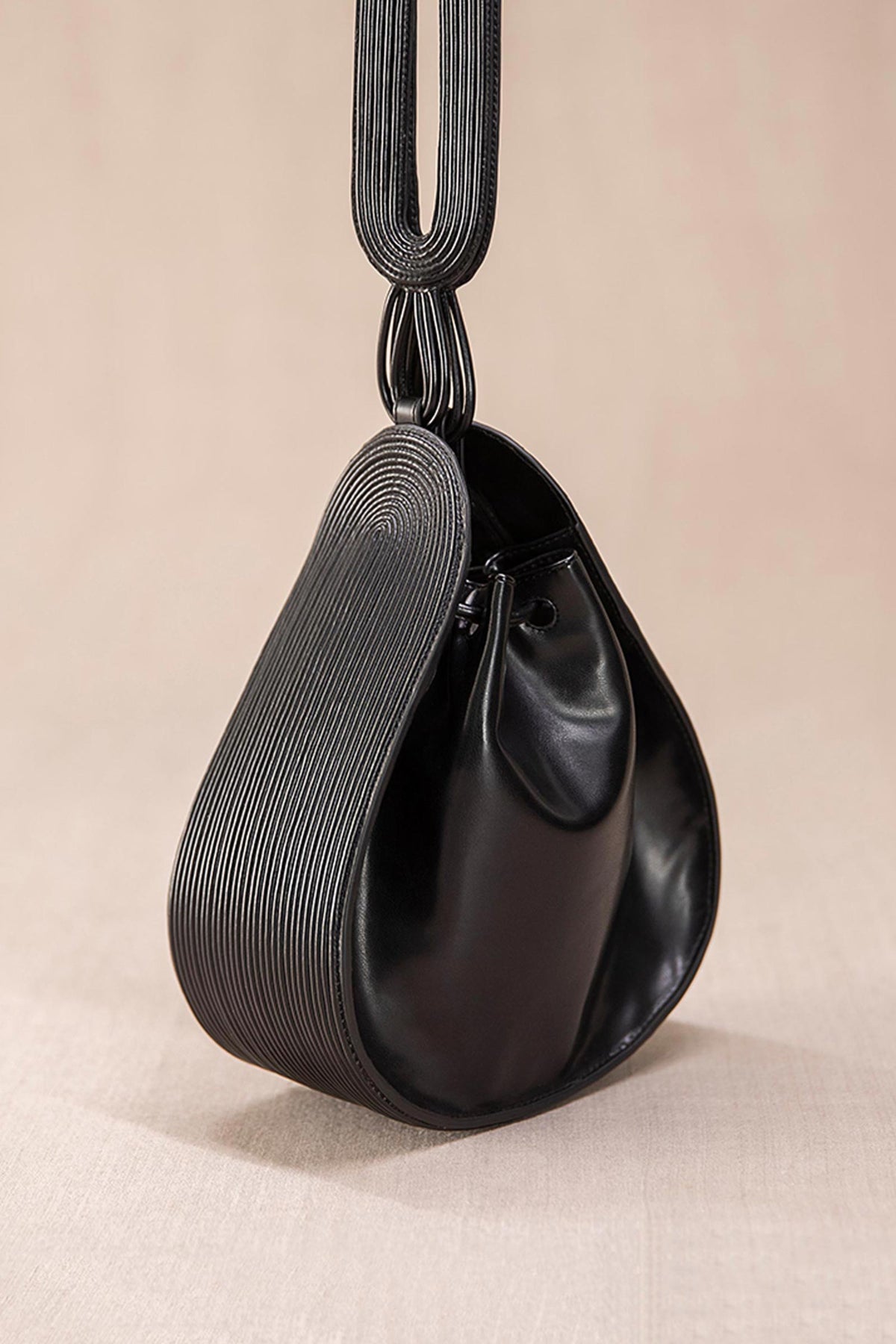 Black mahra bucket bag