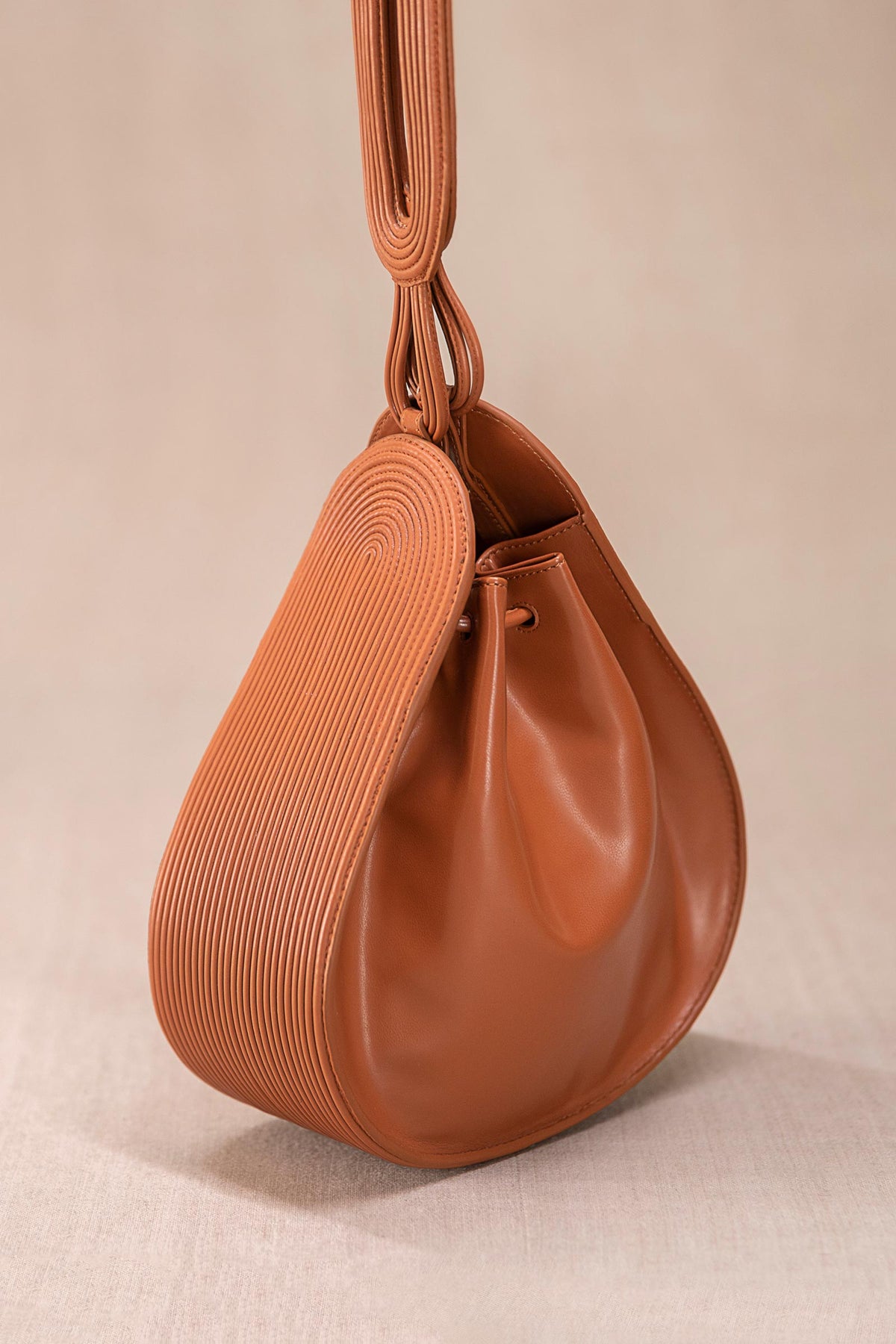 Tan razia bucket bag