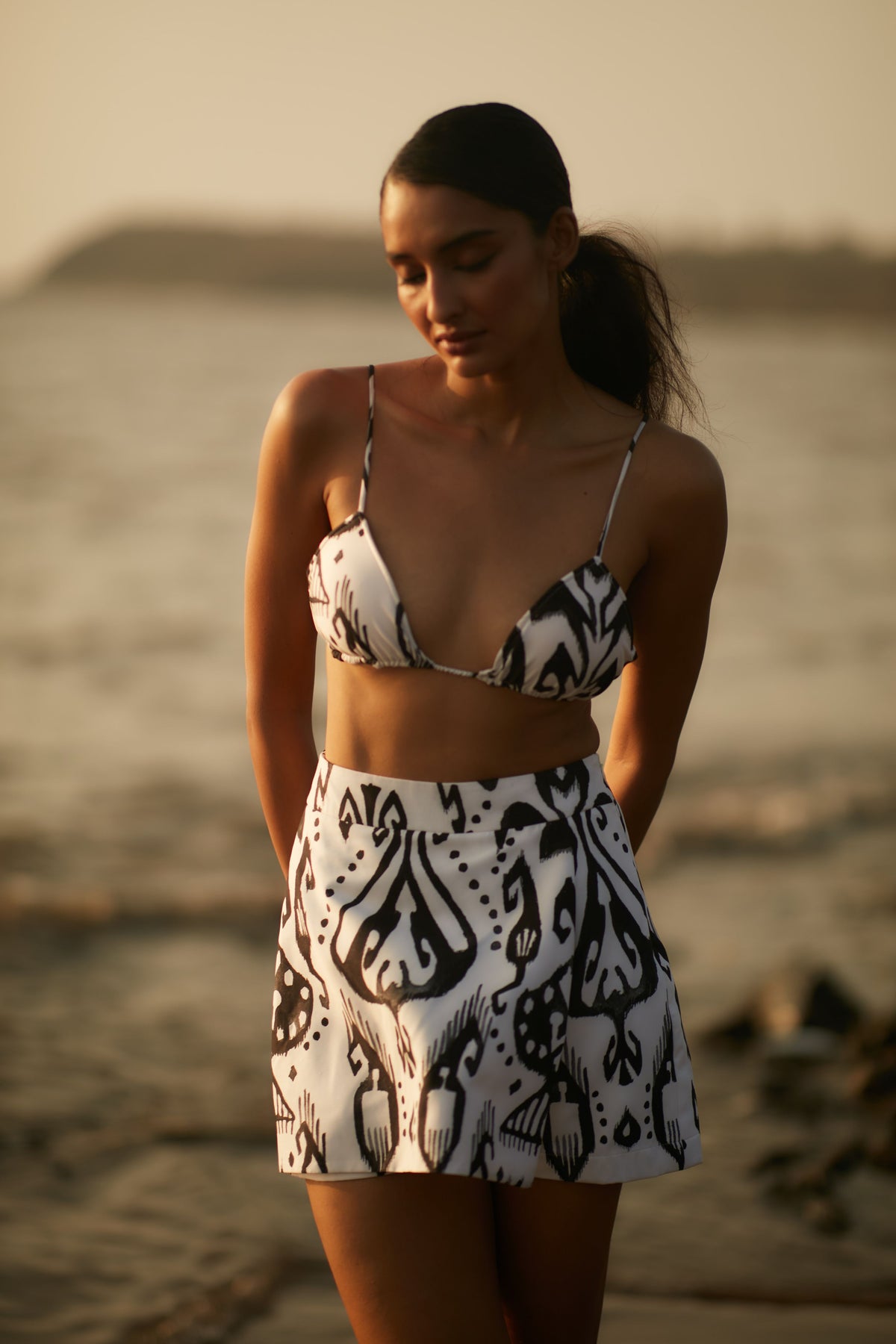 Black and White Theia Set