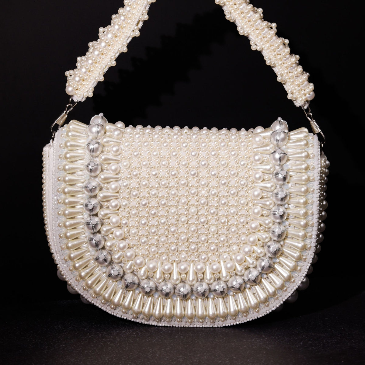 Pearl Pakizaa Clutch