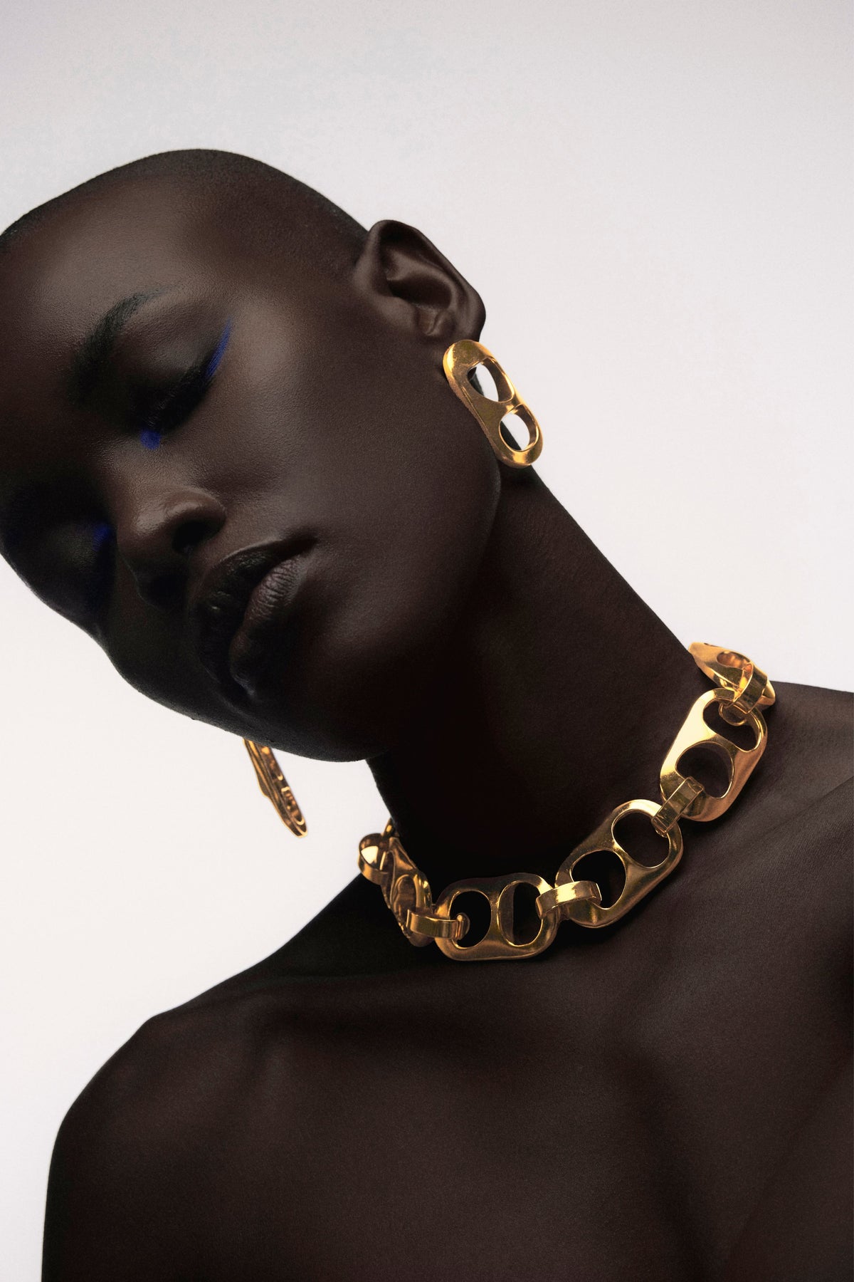 Golden Dramatic Can Choker Necklace