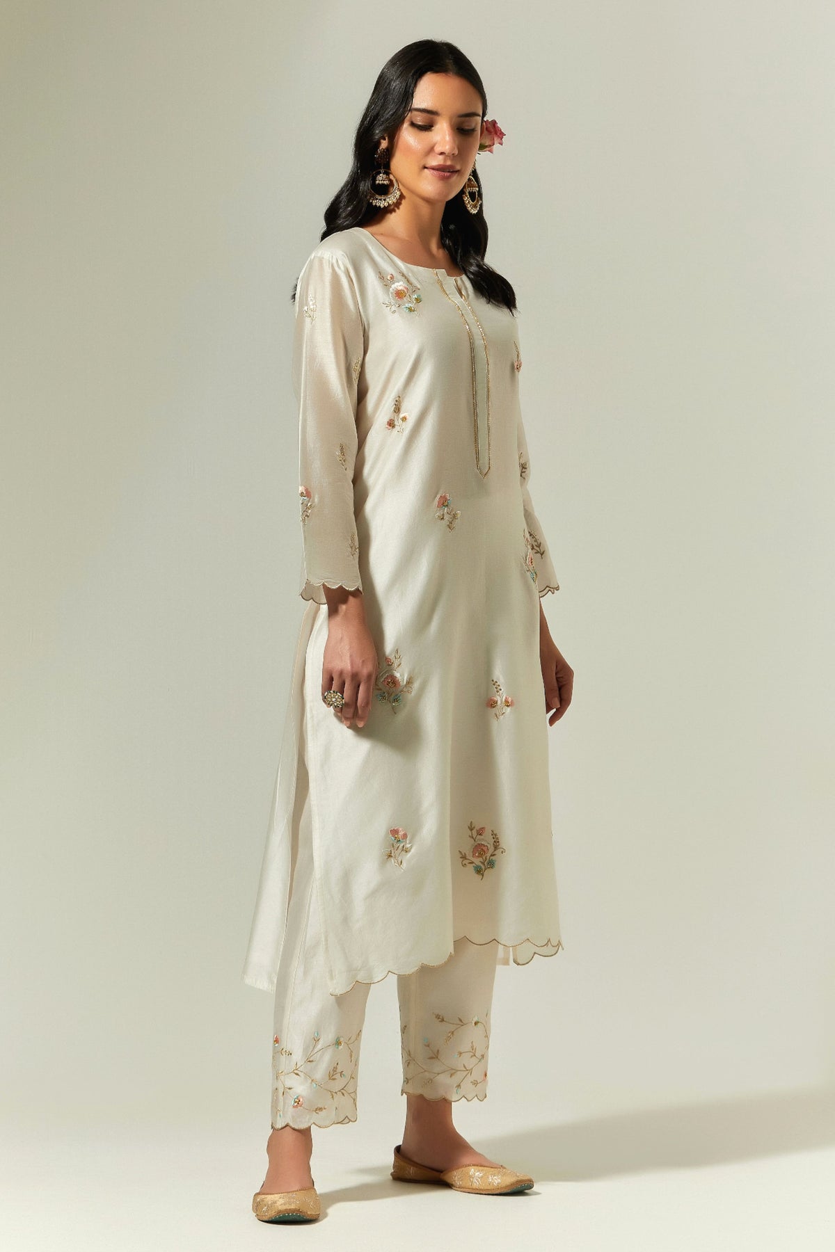 Off White Silk Chanderi Hand Embroidered Kurta With Plackett