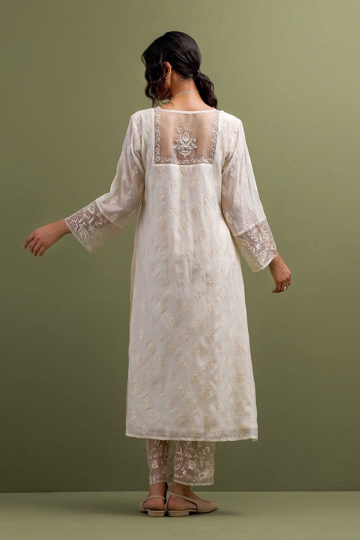 Ivory V Scalloped Neck Kurta Set