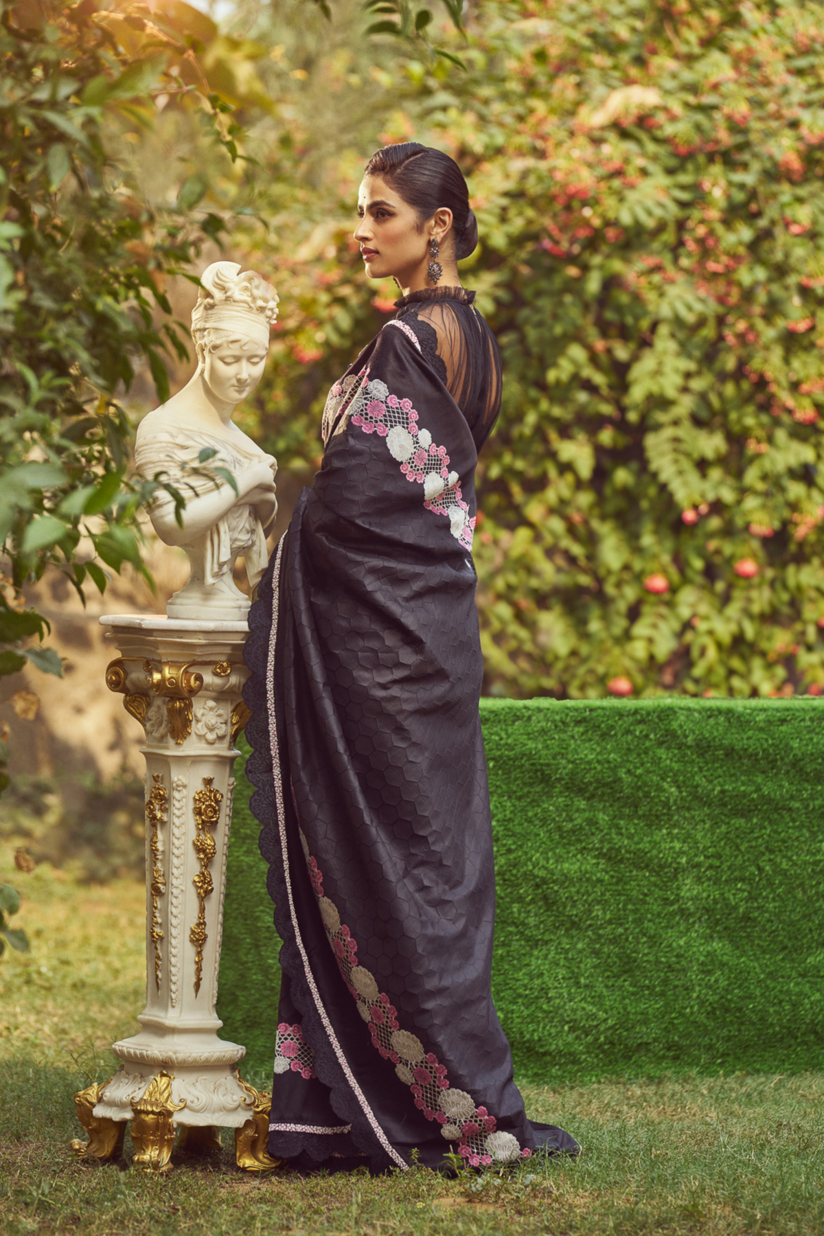 Black Meenakari Zari Handloom Sari