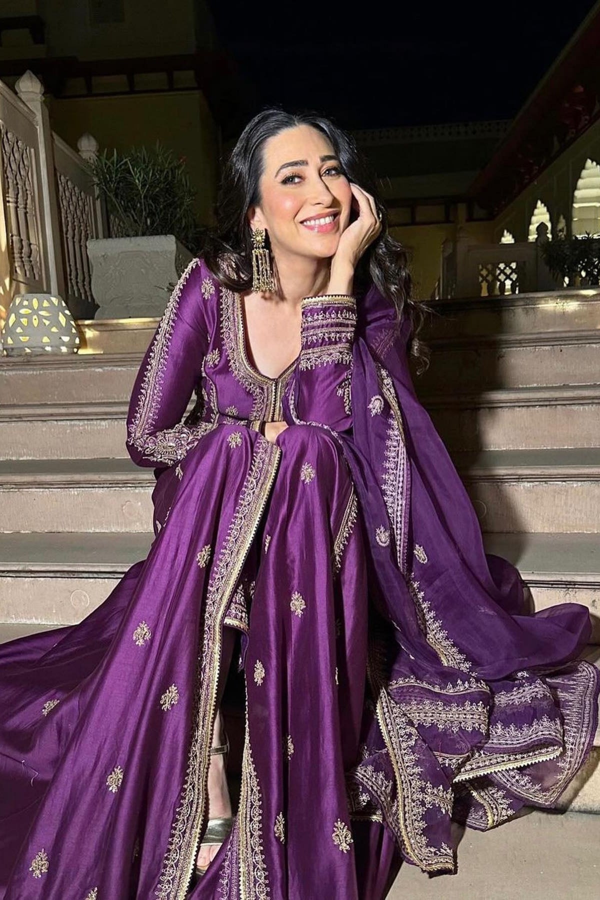 Karisma Kapoor in Jigar Mali