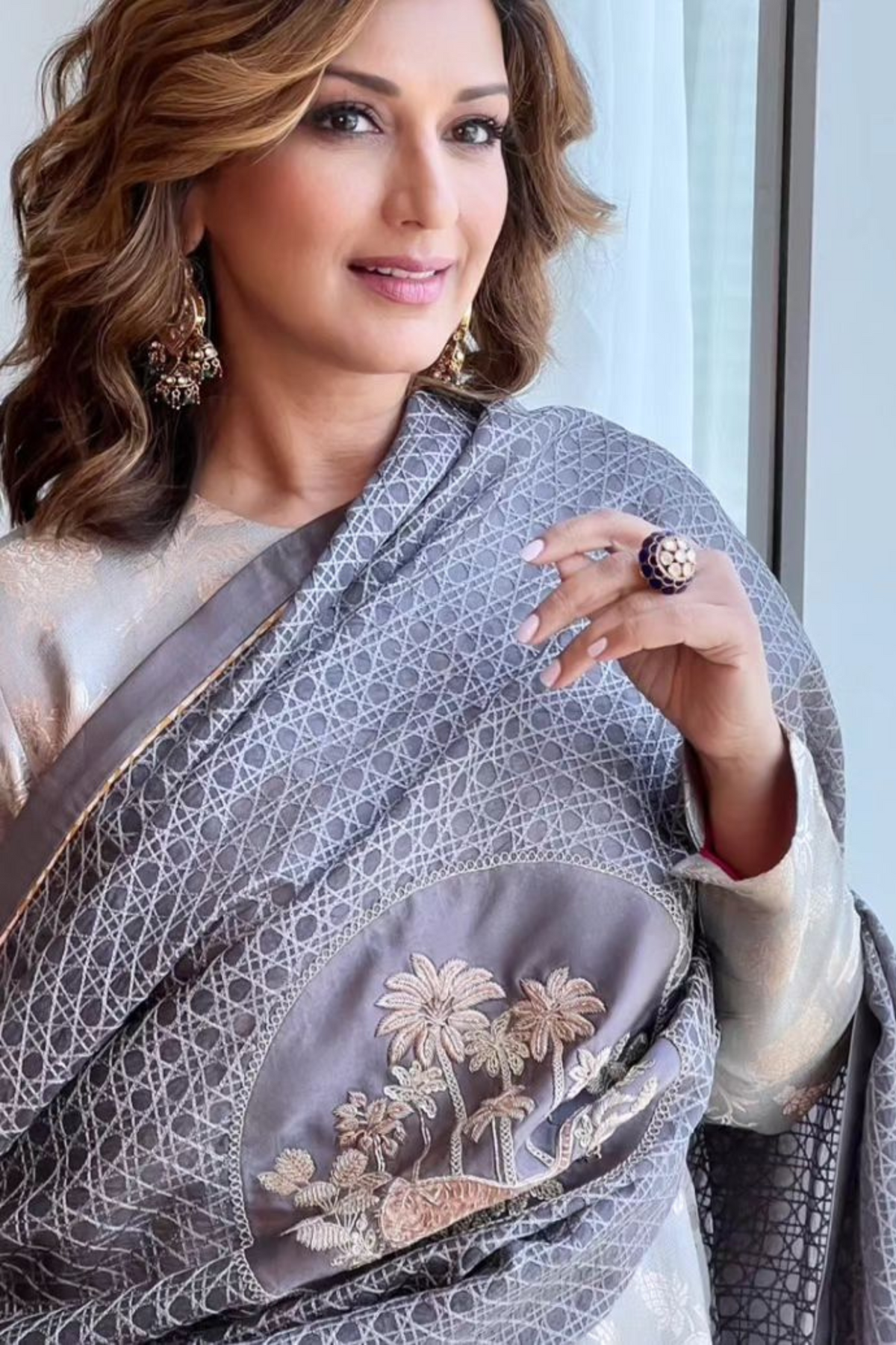 Sonali Bendre in Kshitij Jalori