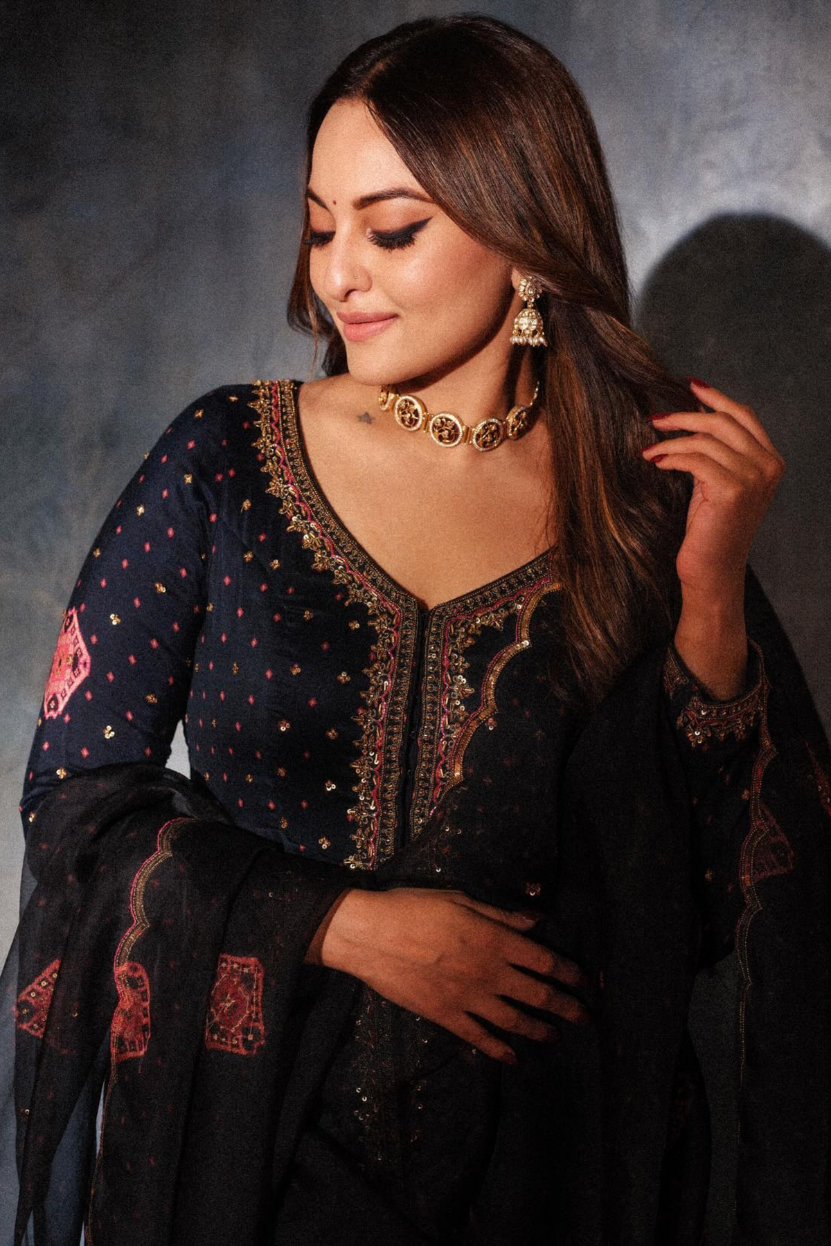 Sonakshi Sinha in Jigar Mali