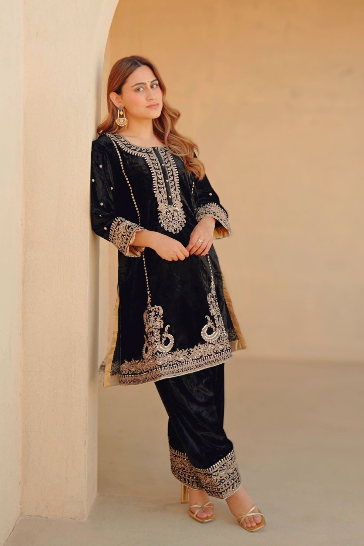 Ayat Short Black Kurta Set