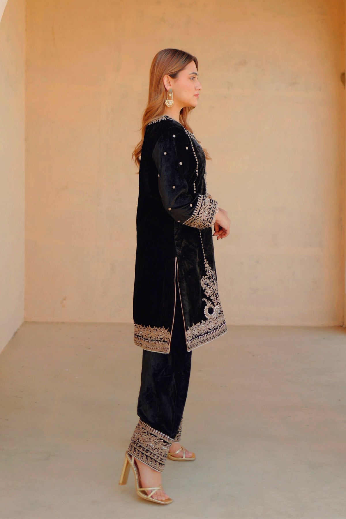 Ayat Short Black Kurta Set