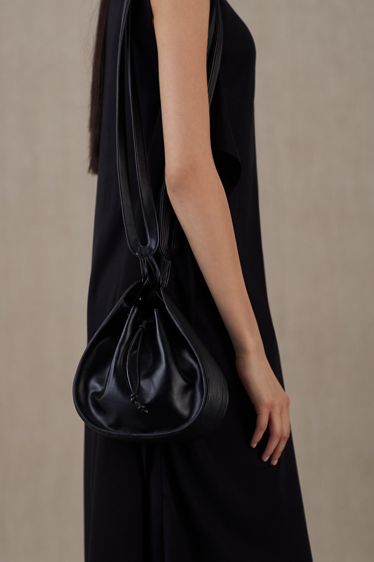 Black mahra bucket bag