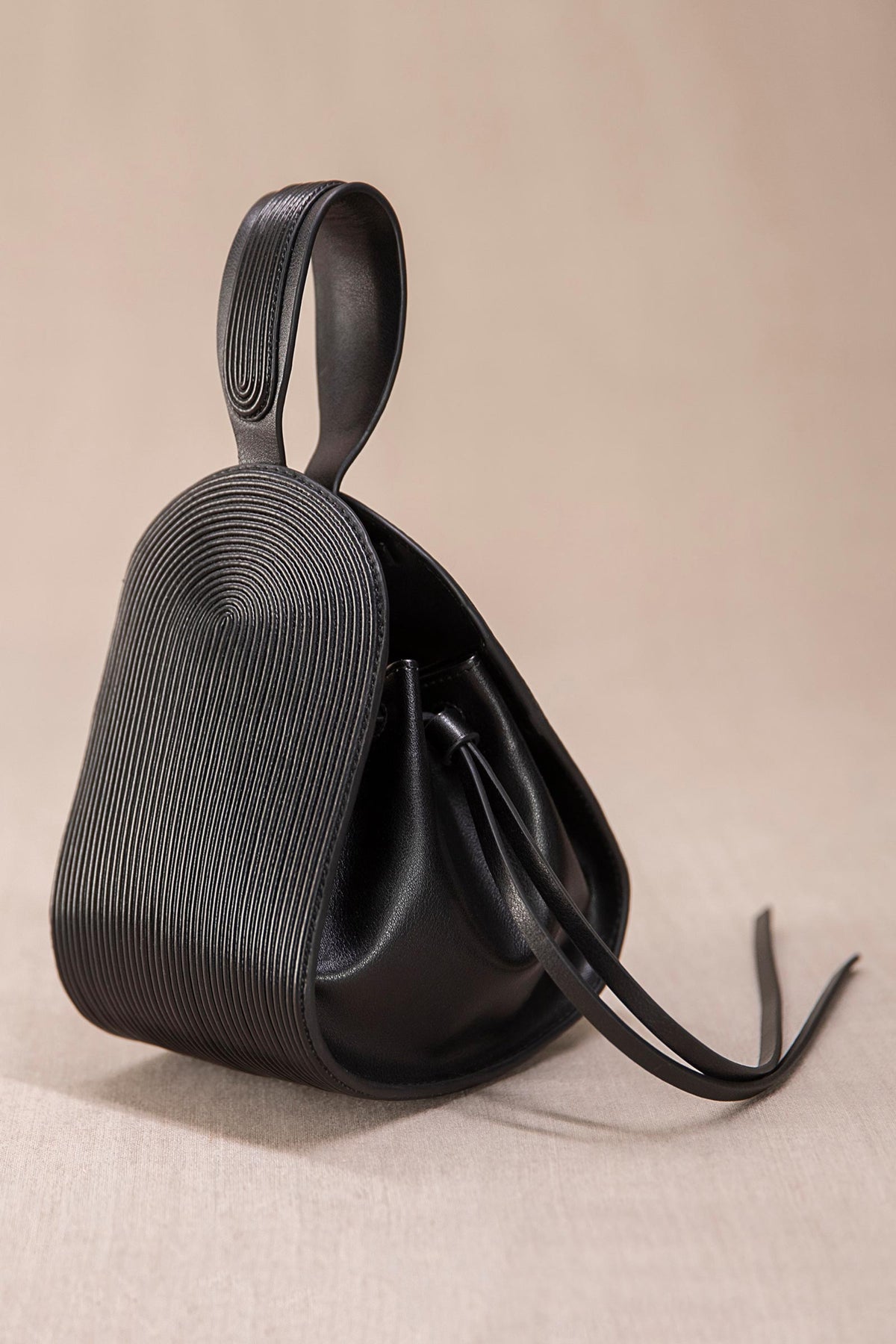 Black n��sara bucket bag