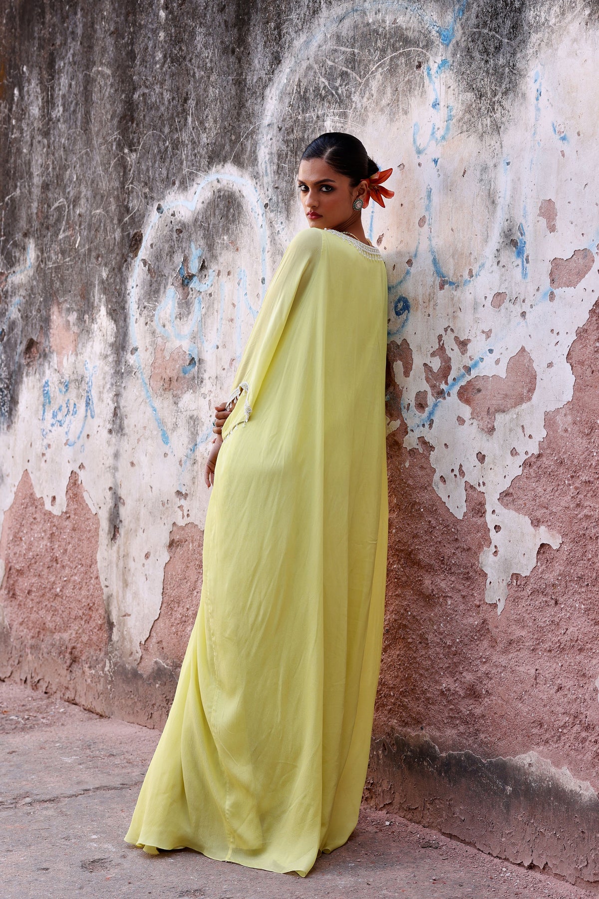 Manat Kaftan in Neon Green