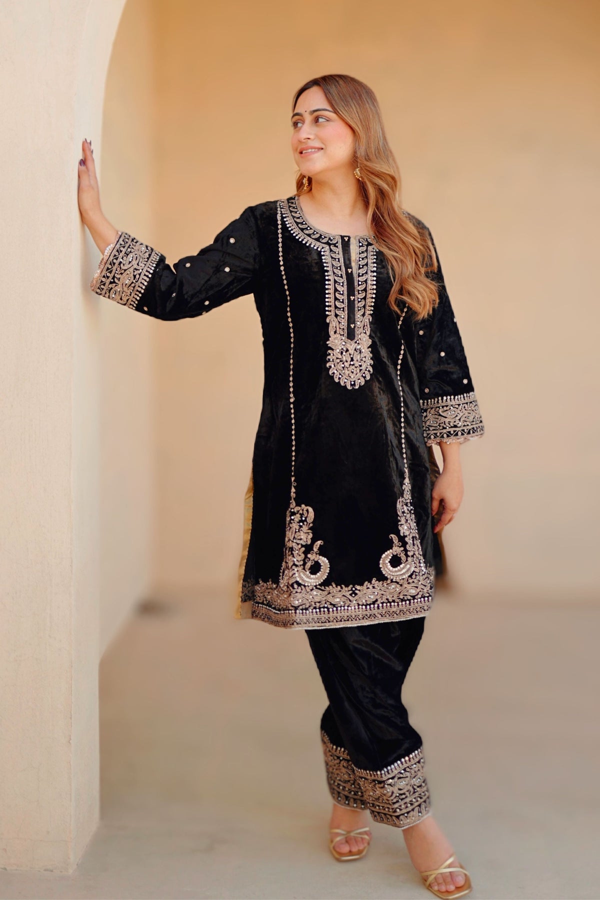 Ayat Short Black Kurta Set