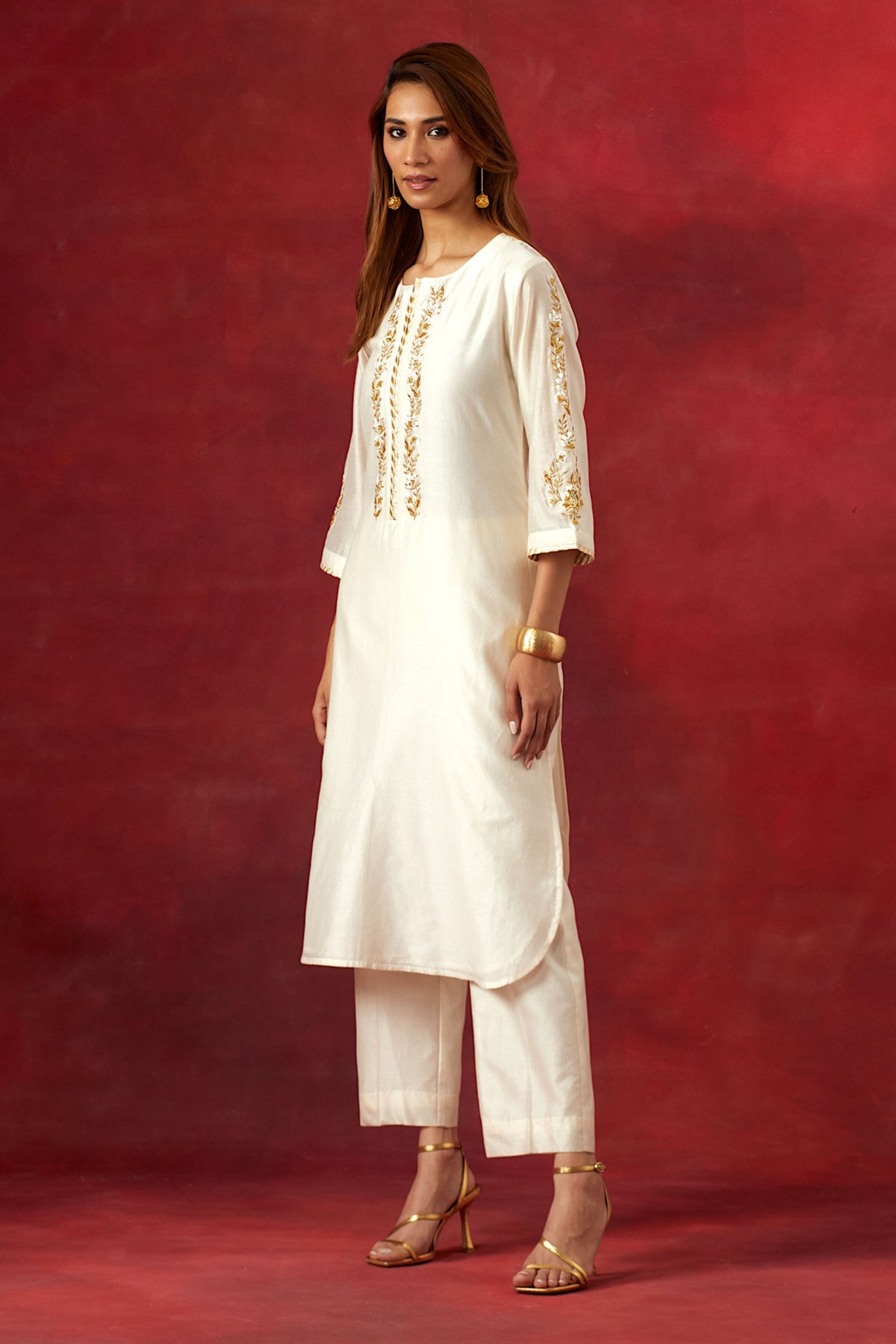 Off-White Round Hem Kurta Set