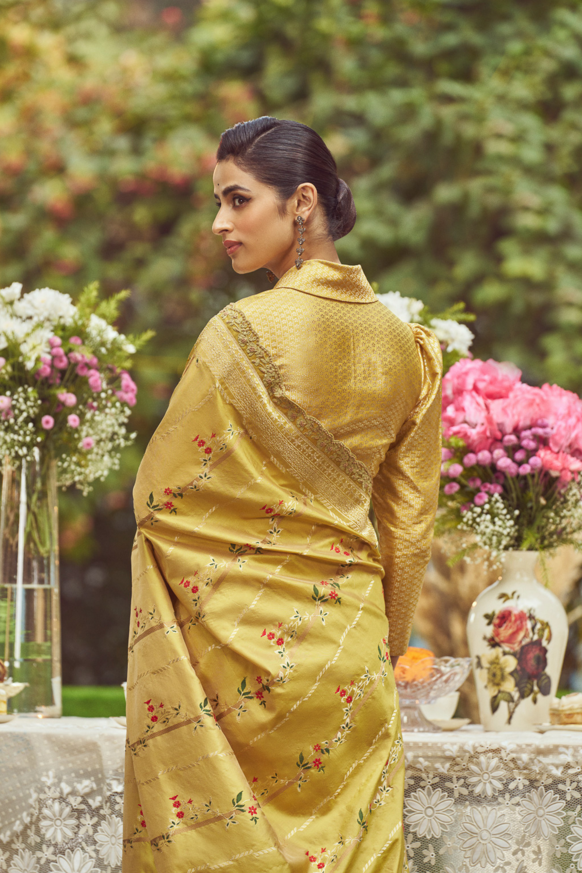 Bumblebee Meenakari Zari Handloom Sari