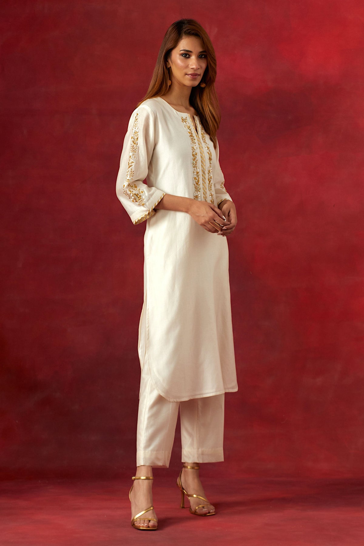 Off-White Round Hem Kurta Set