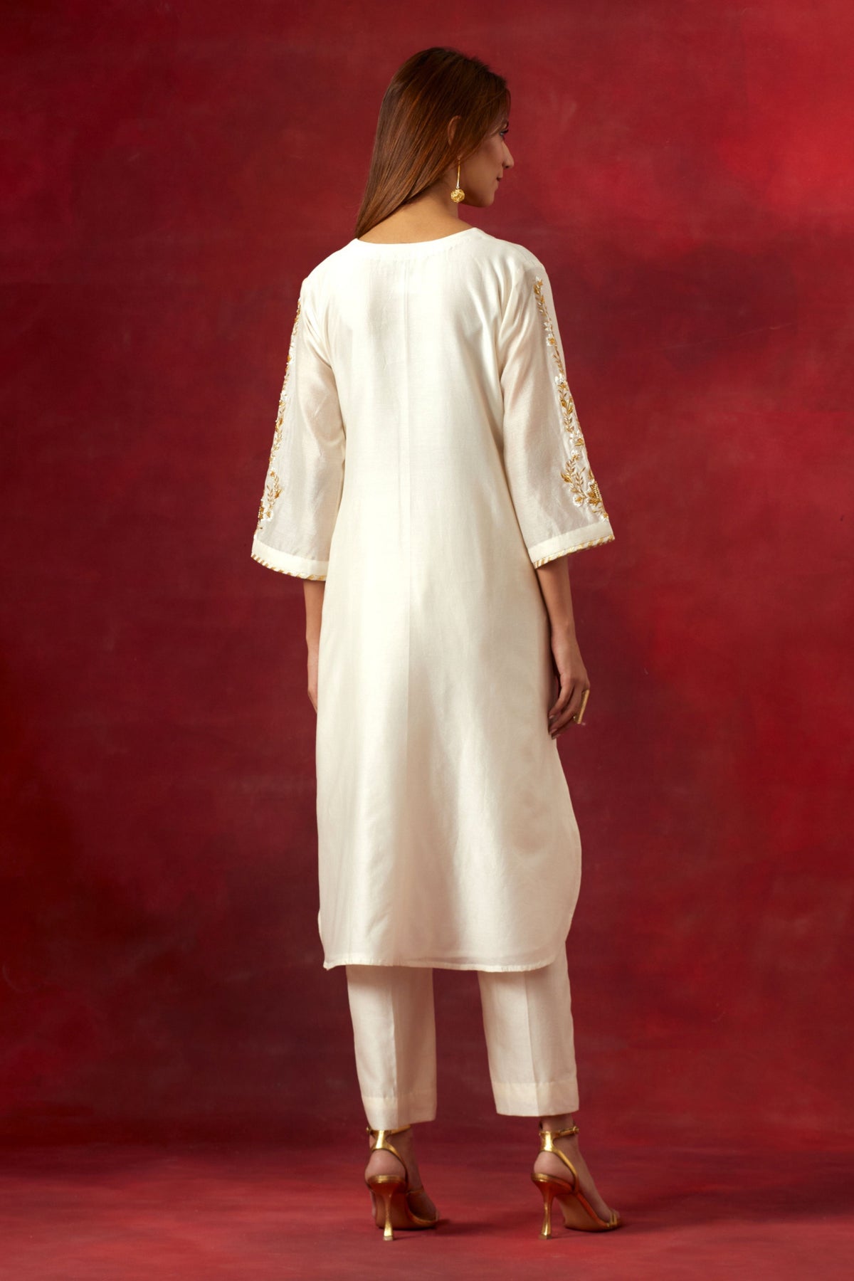 Off-White Round Hem Kurta Set