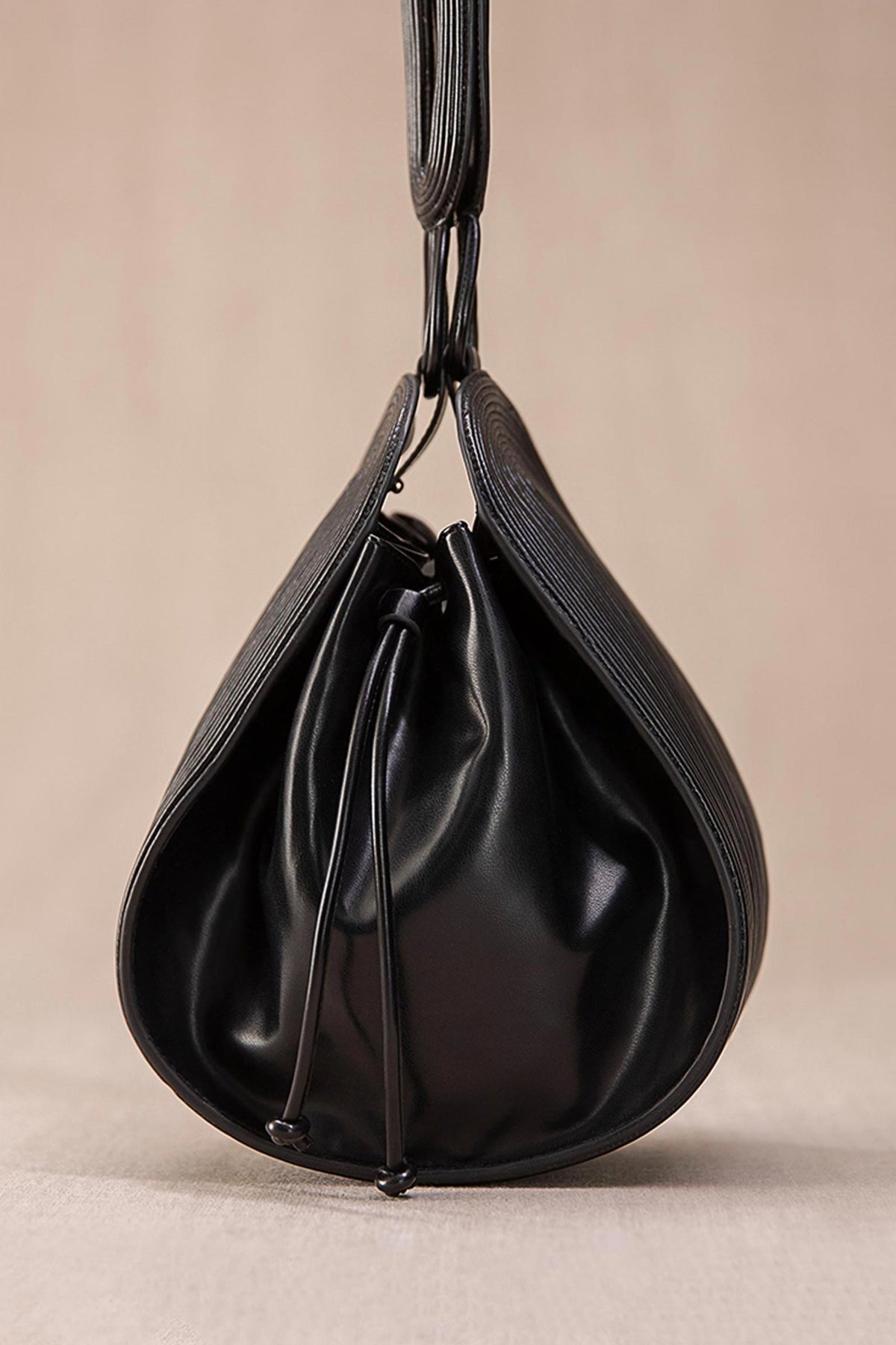 Black mahra bucket bag