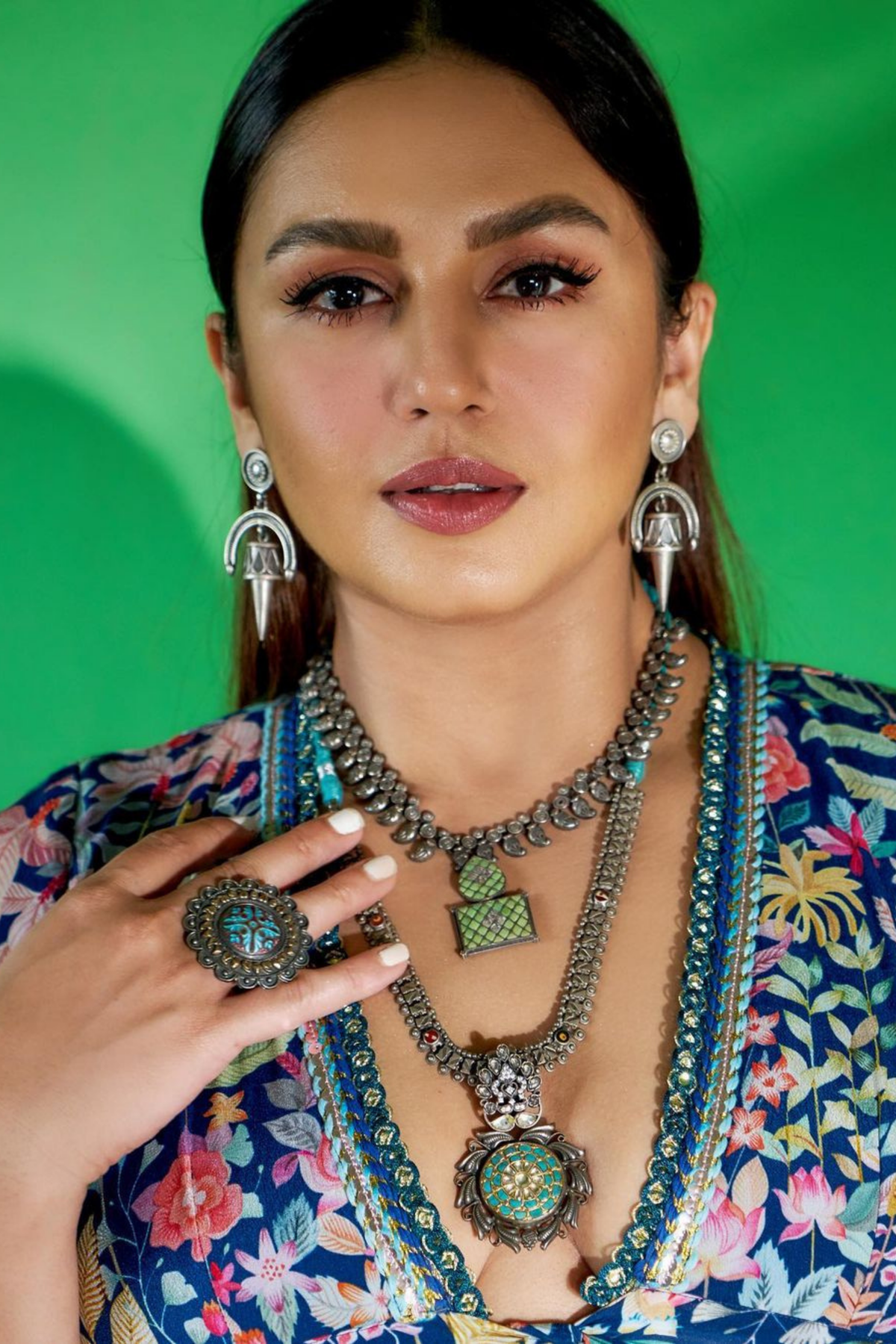 Huma qureshi in  Silver Earring