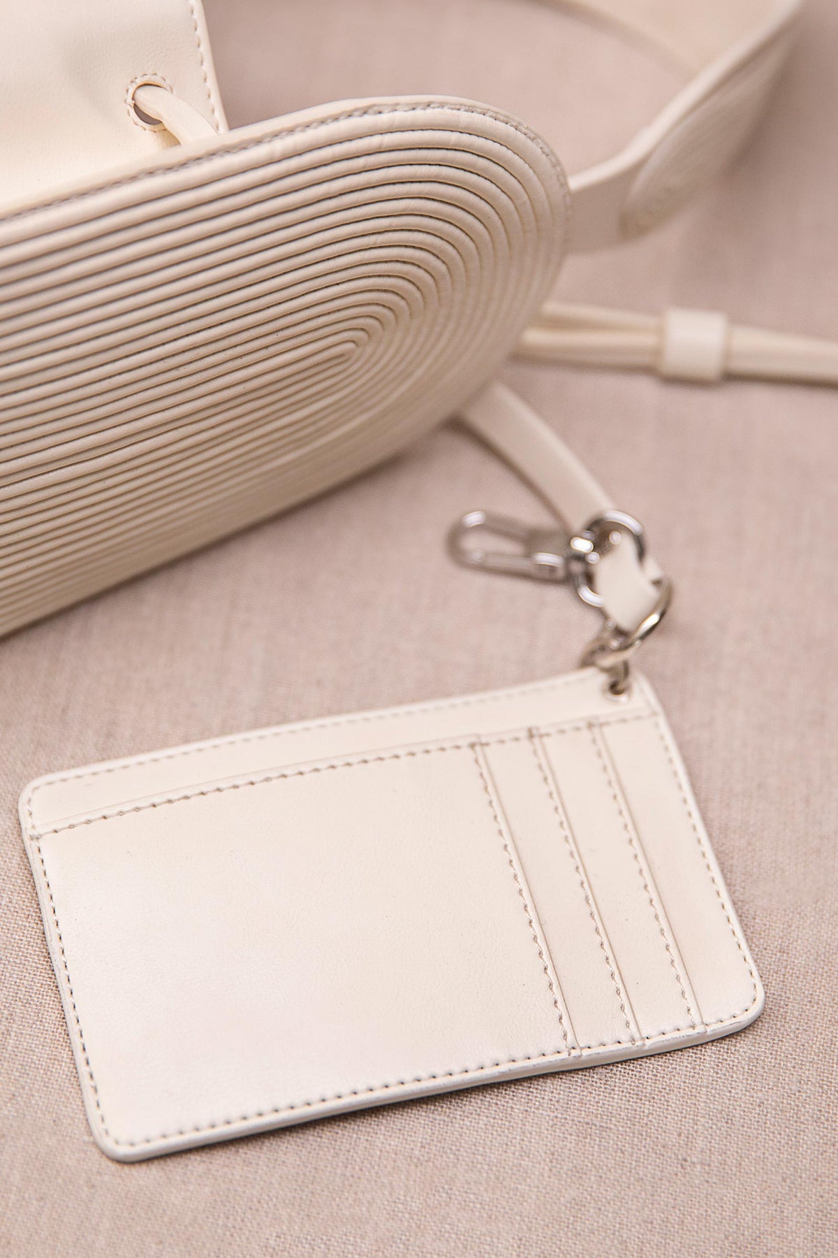 Ivory n��sara bucket bag