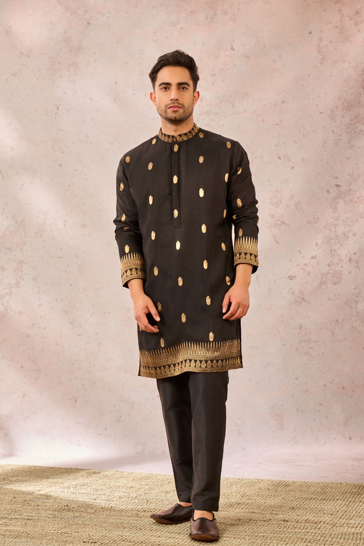 Black Haaath Phool Kurta