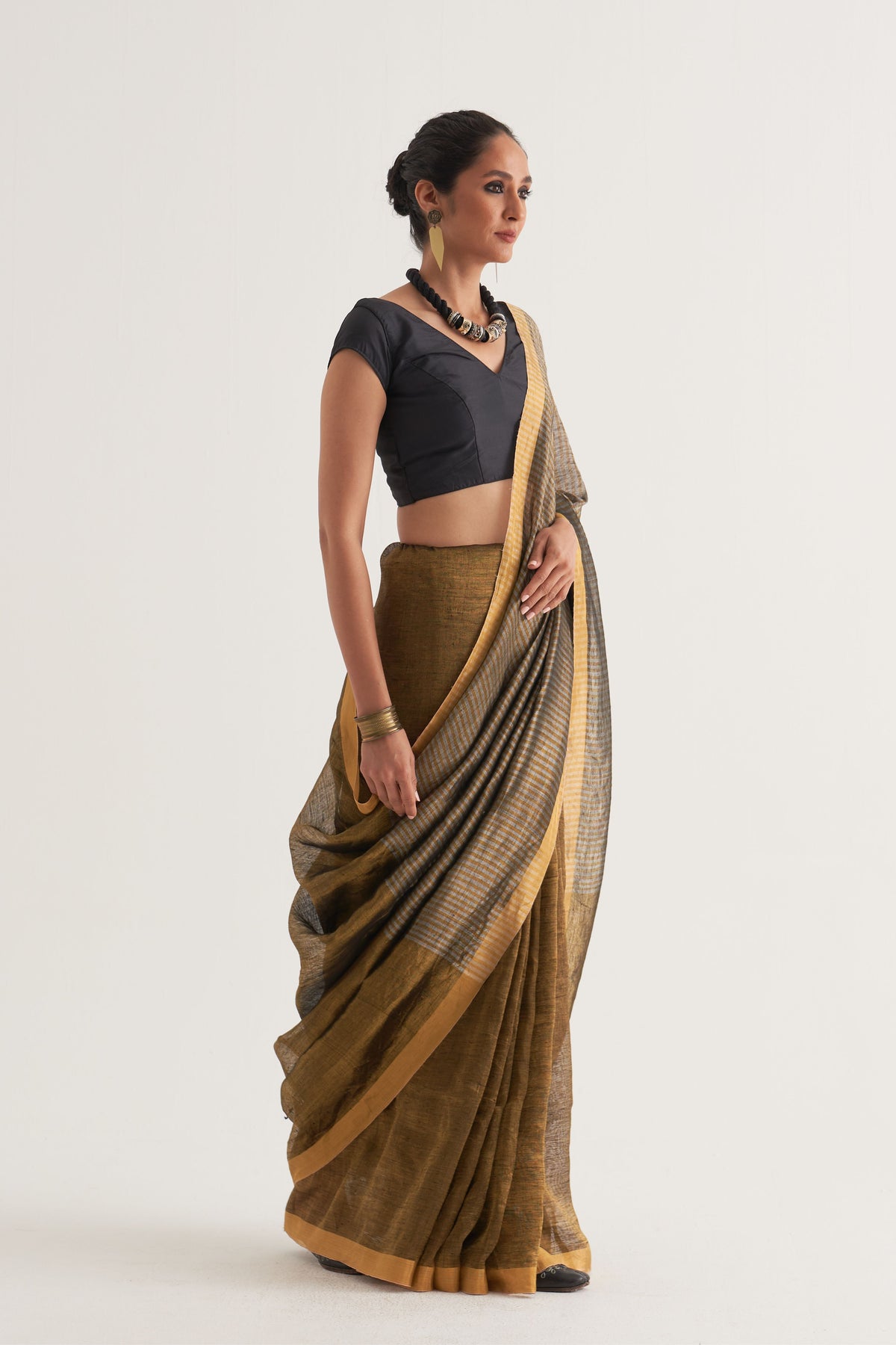 Aabha Black Saree