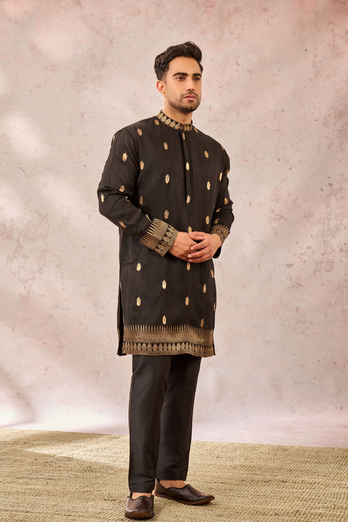 Black Haaath Phool Kurta