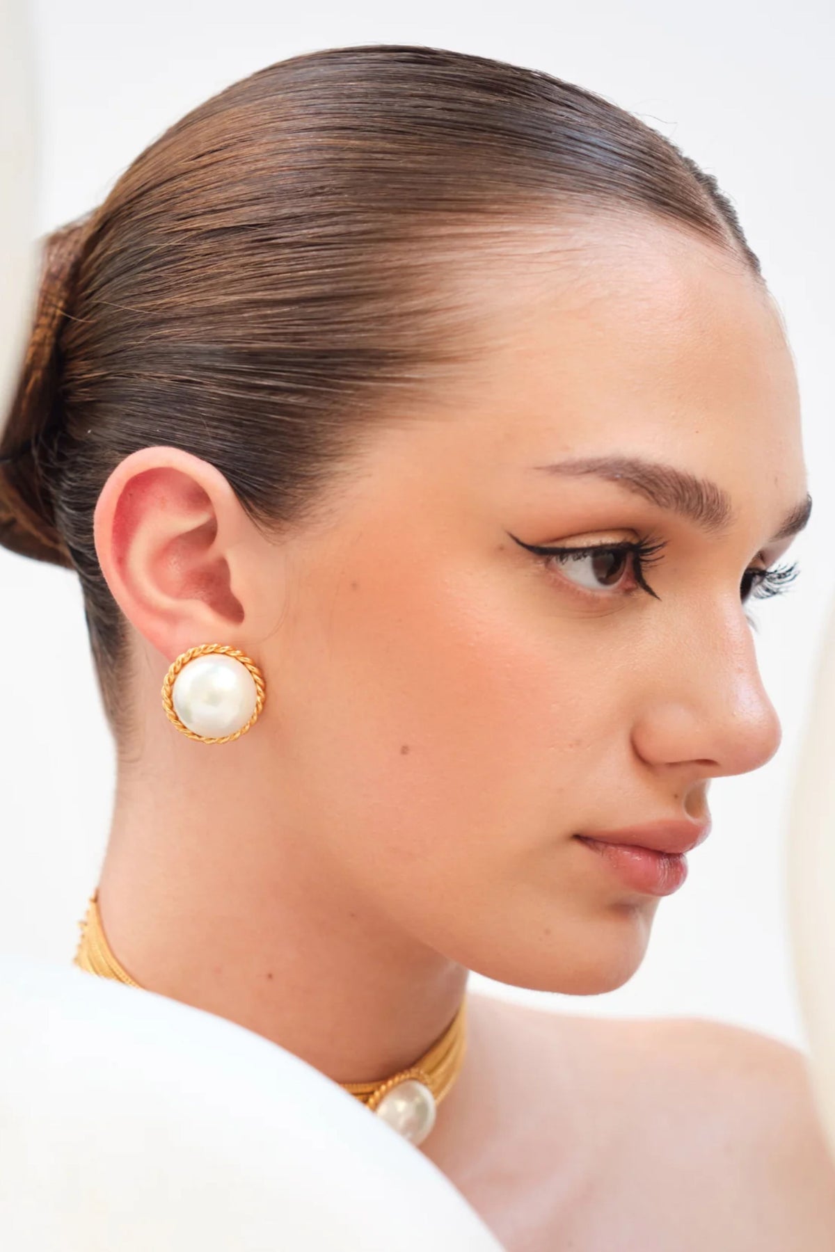 White 20mm Senora Studs Earring