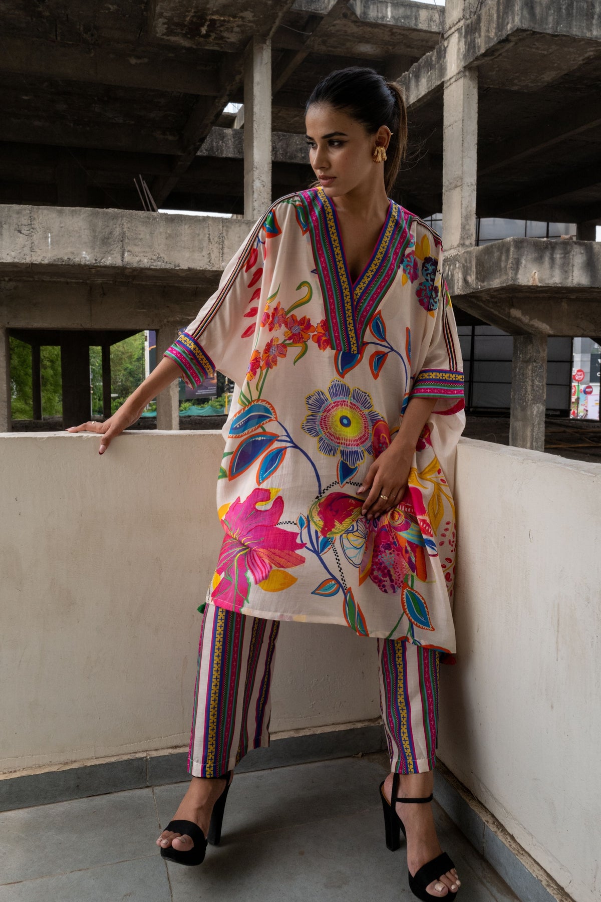 V-neck Shoert Kaftan With Pants