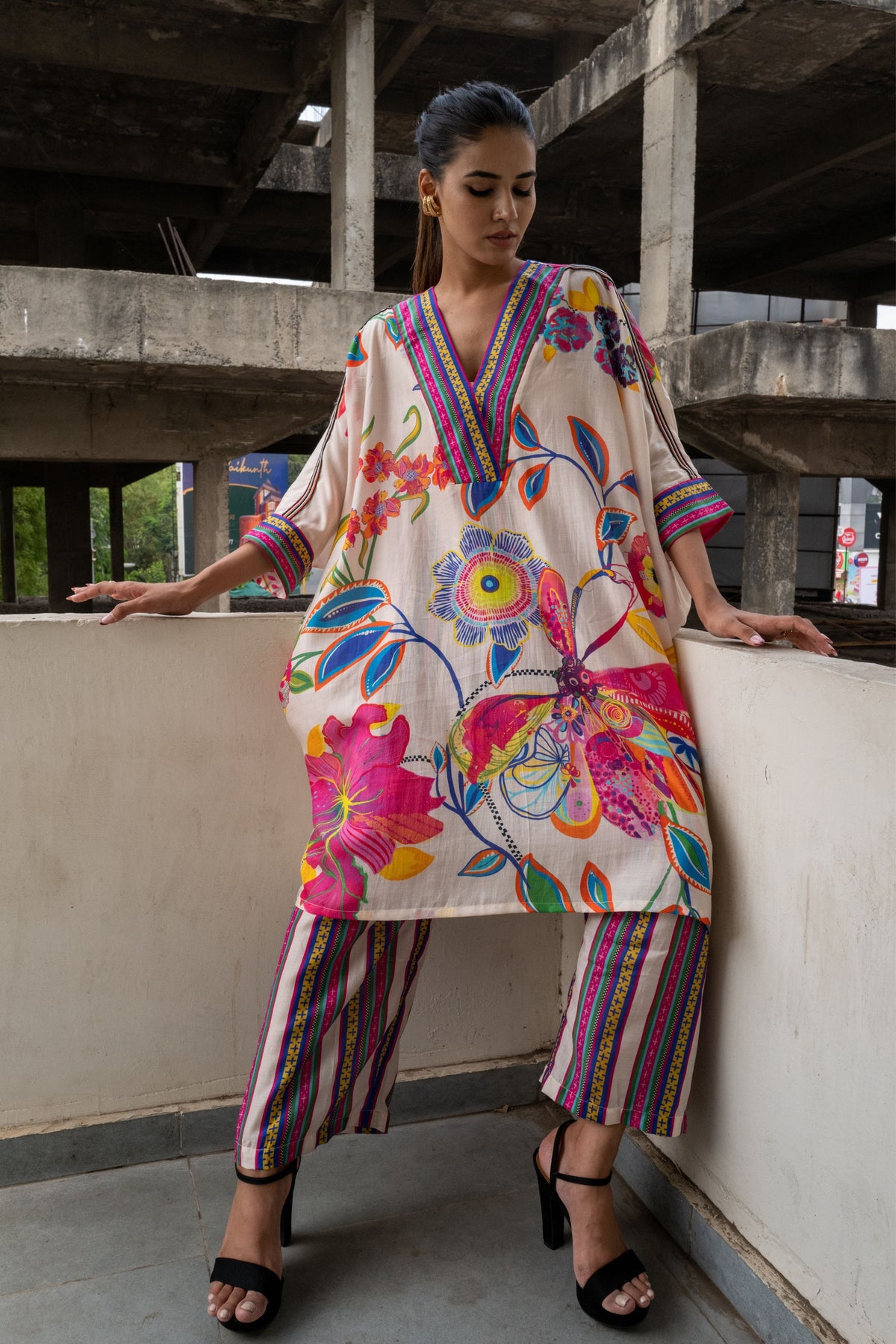 V-neck Shoert Kaftan With Pants