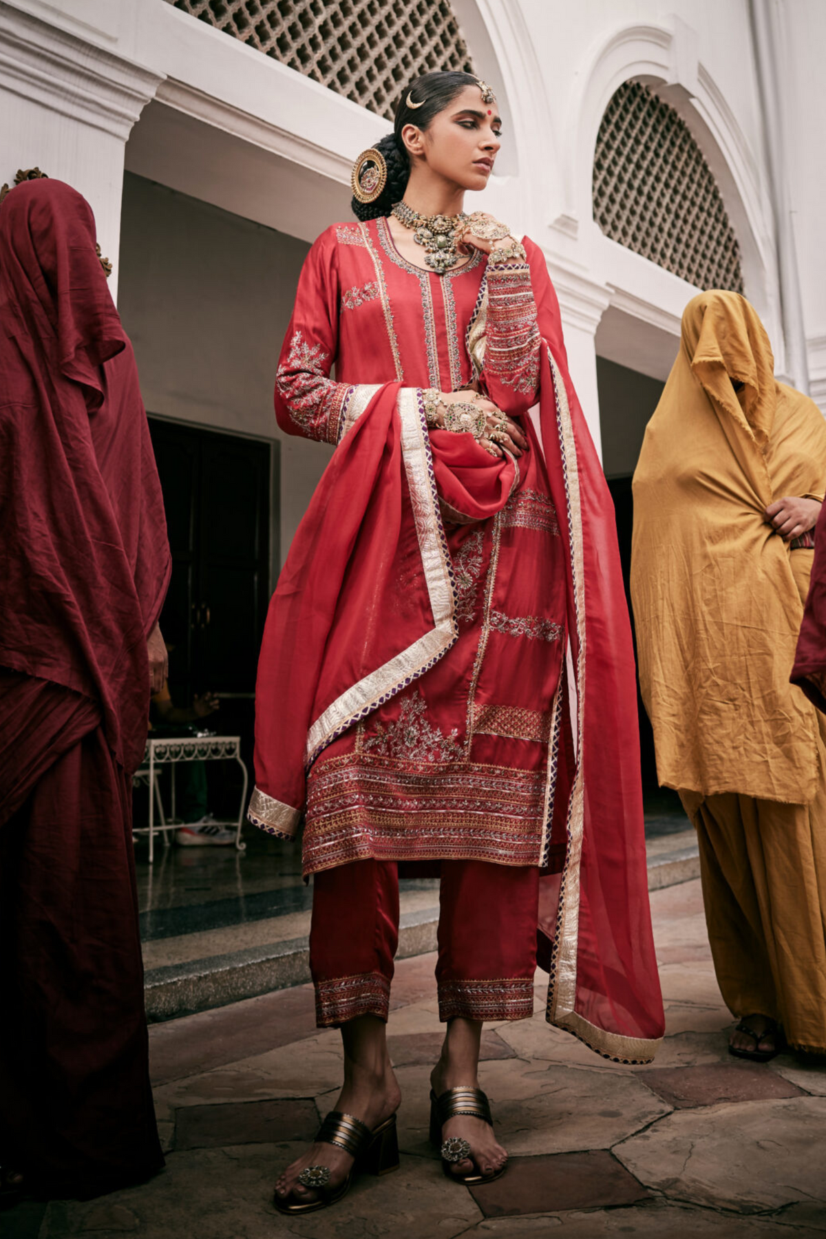 Fiza Aari Kurta Set Sindoori