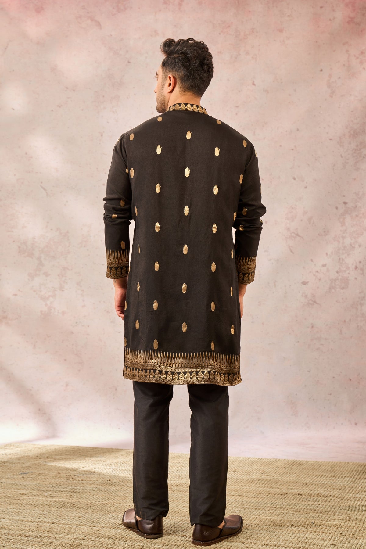 Black Haaath Phool Kurta